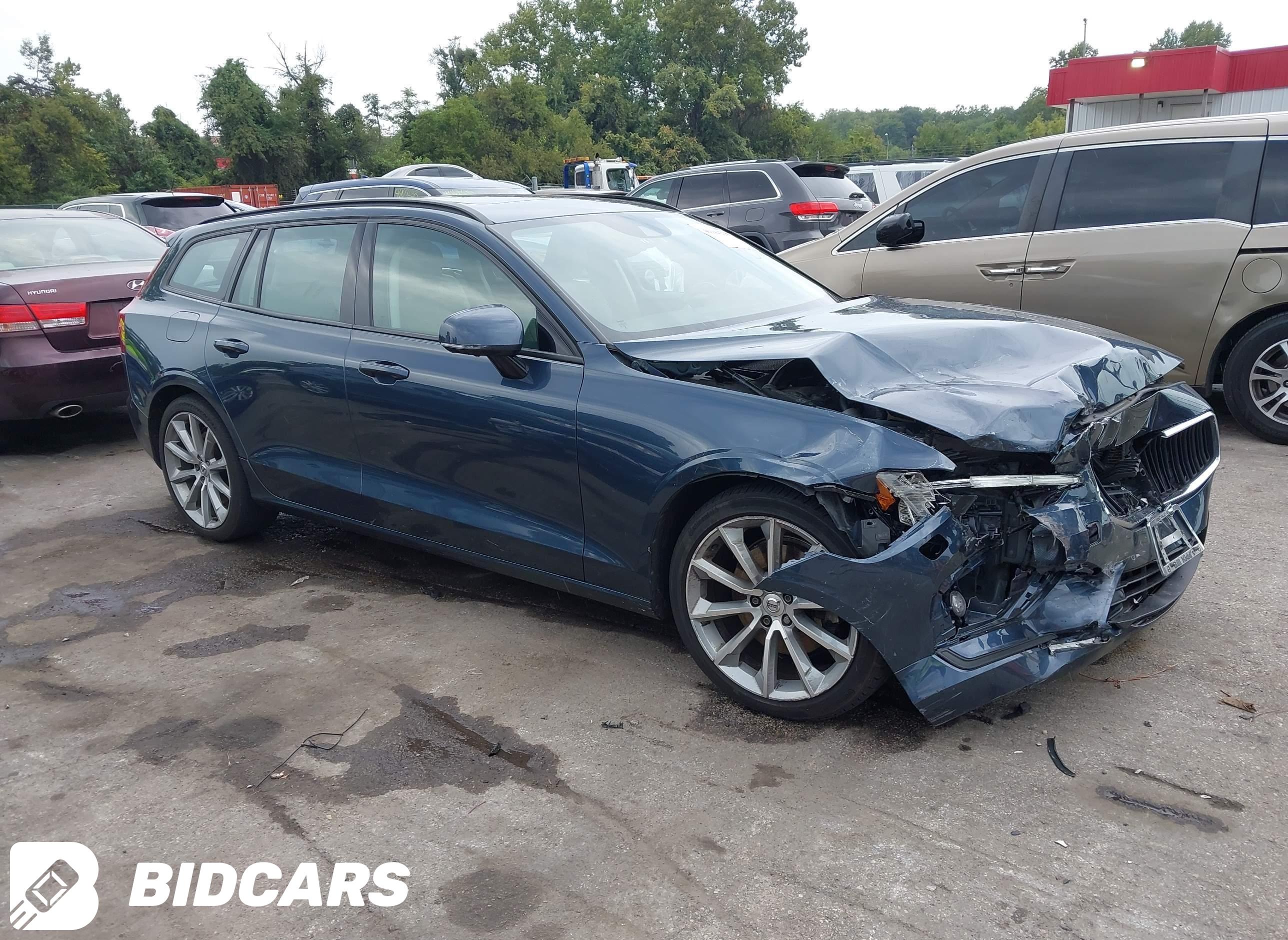 2020 Volvo V60, T5 Momentum