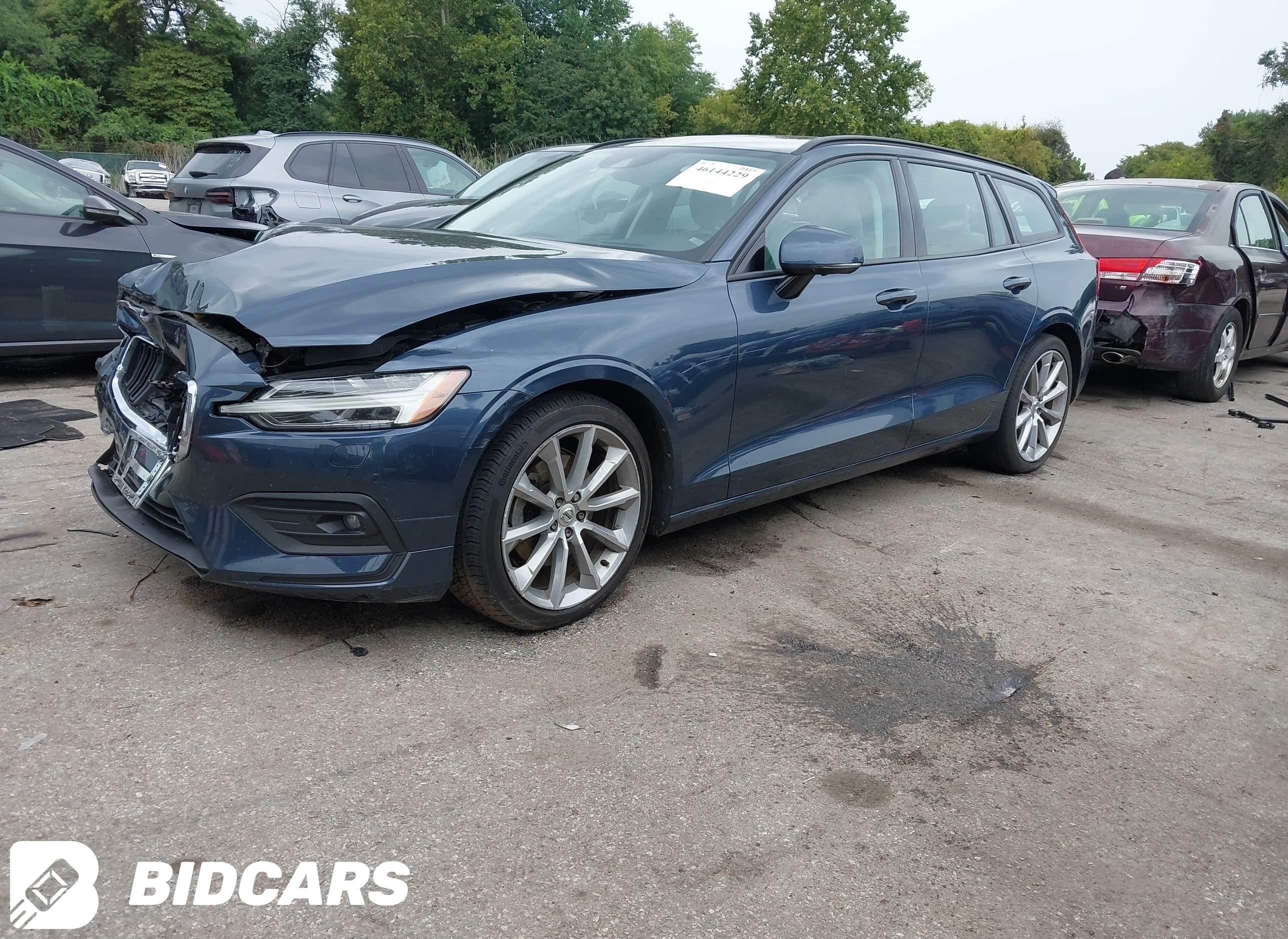 2020 Volvo V60, T5 Momentum