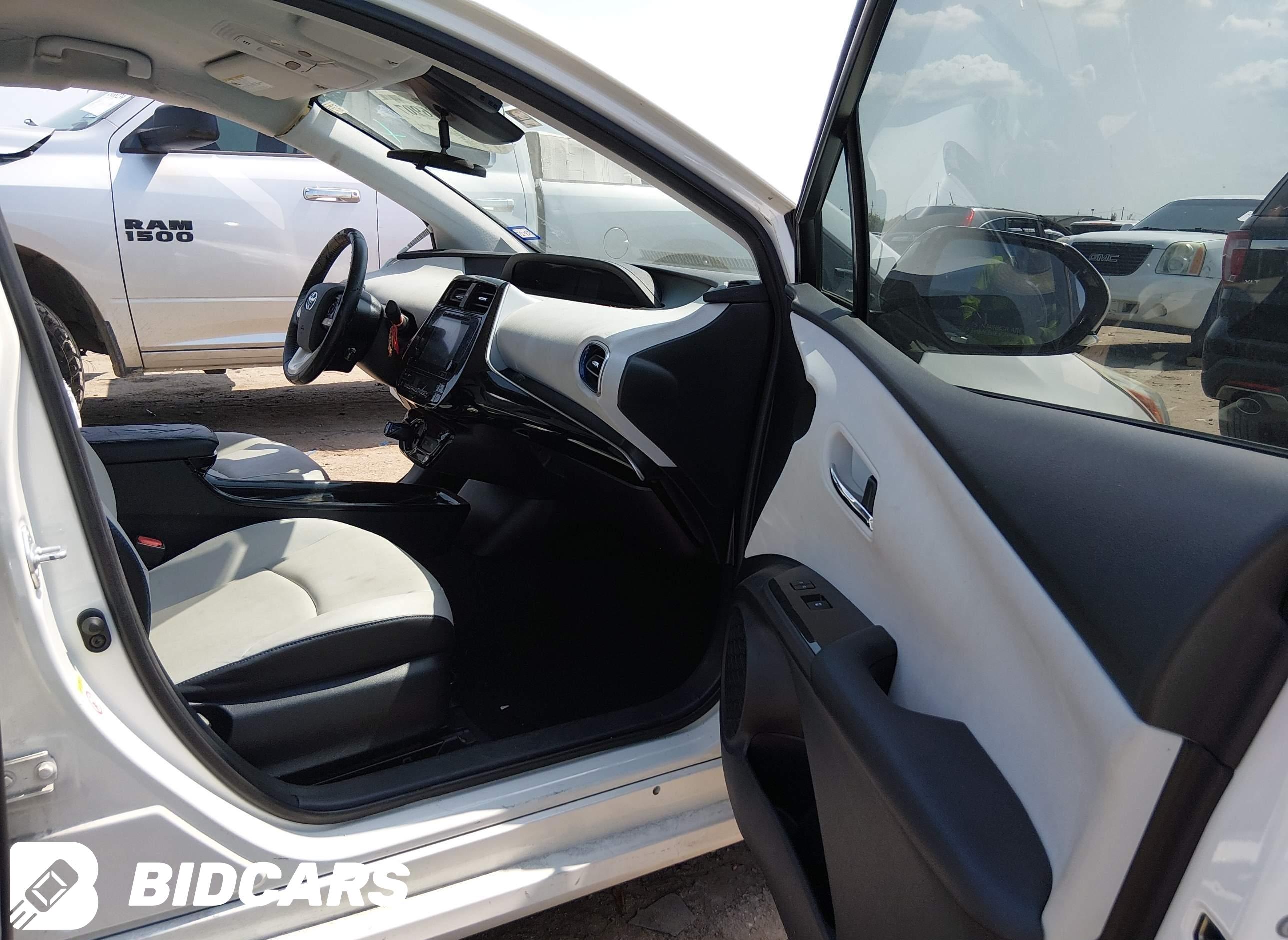 2016 Toyota Prius, Three Touring