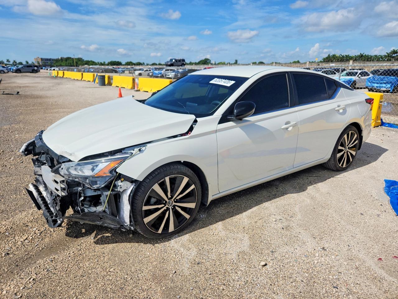 2022 Nissan Altima, SR