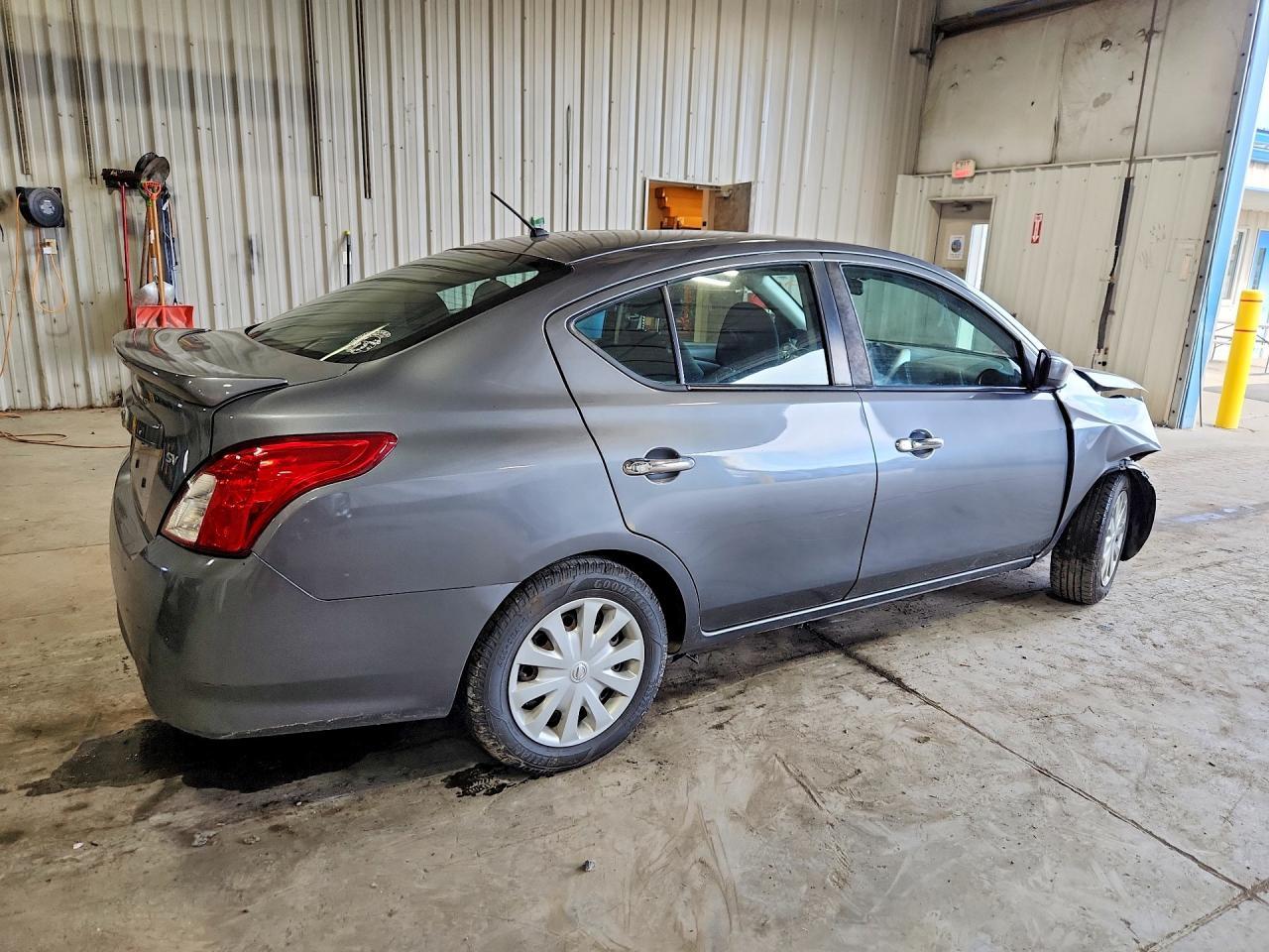 2017 Nissan Versa, 1.6 SV