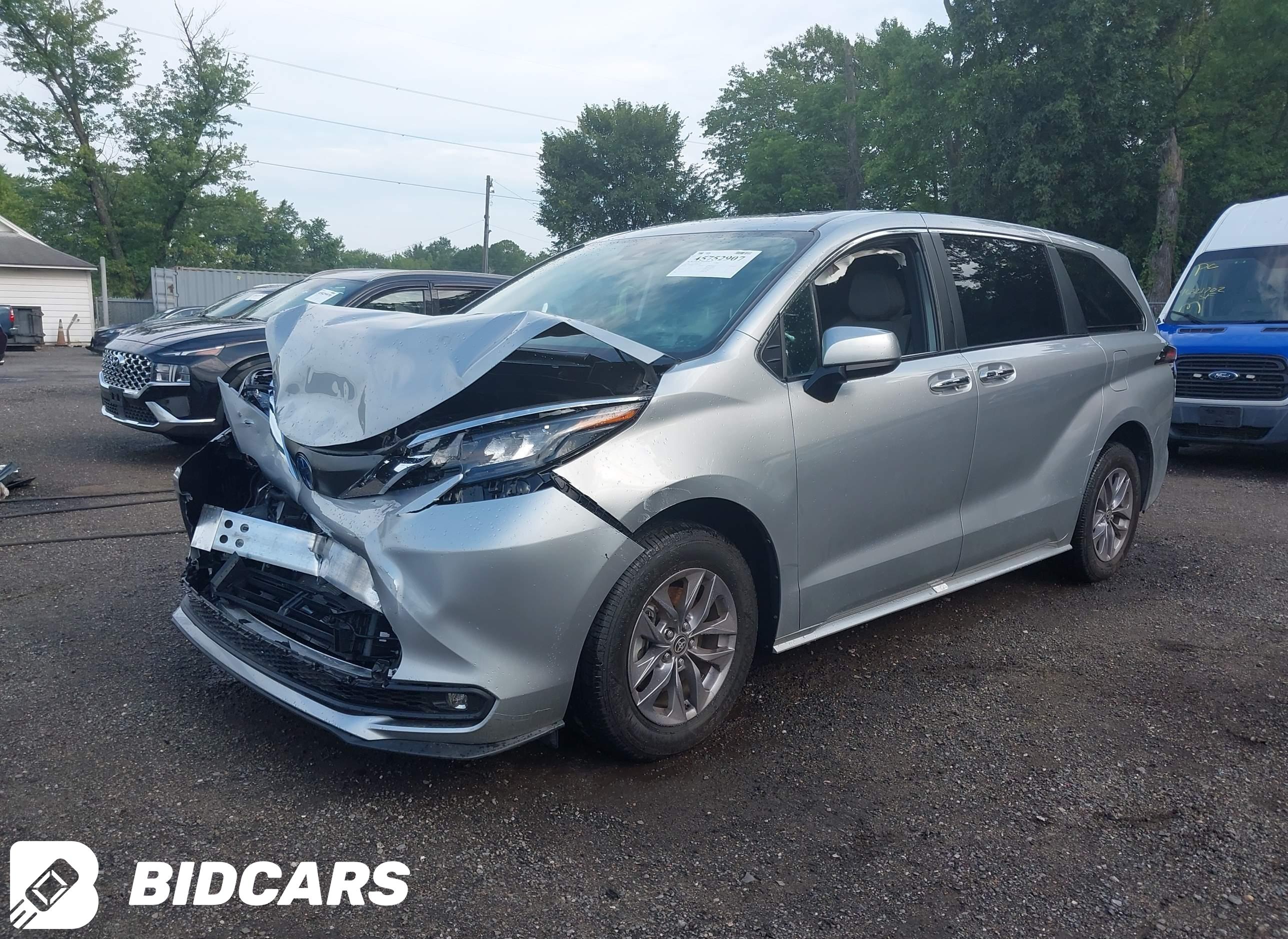 2025 Toyota Sienna, Xle