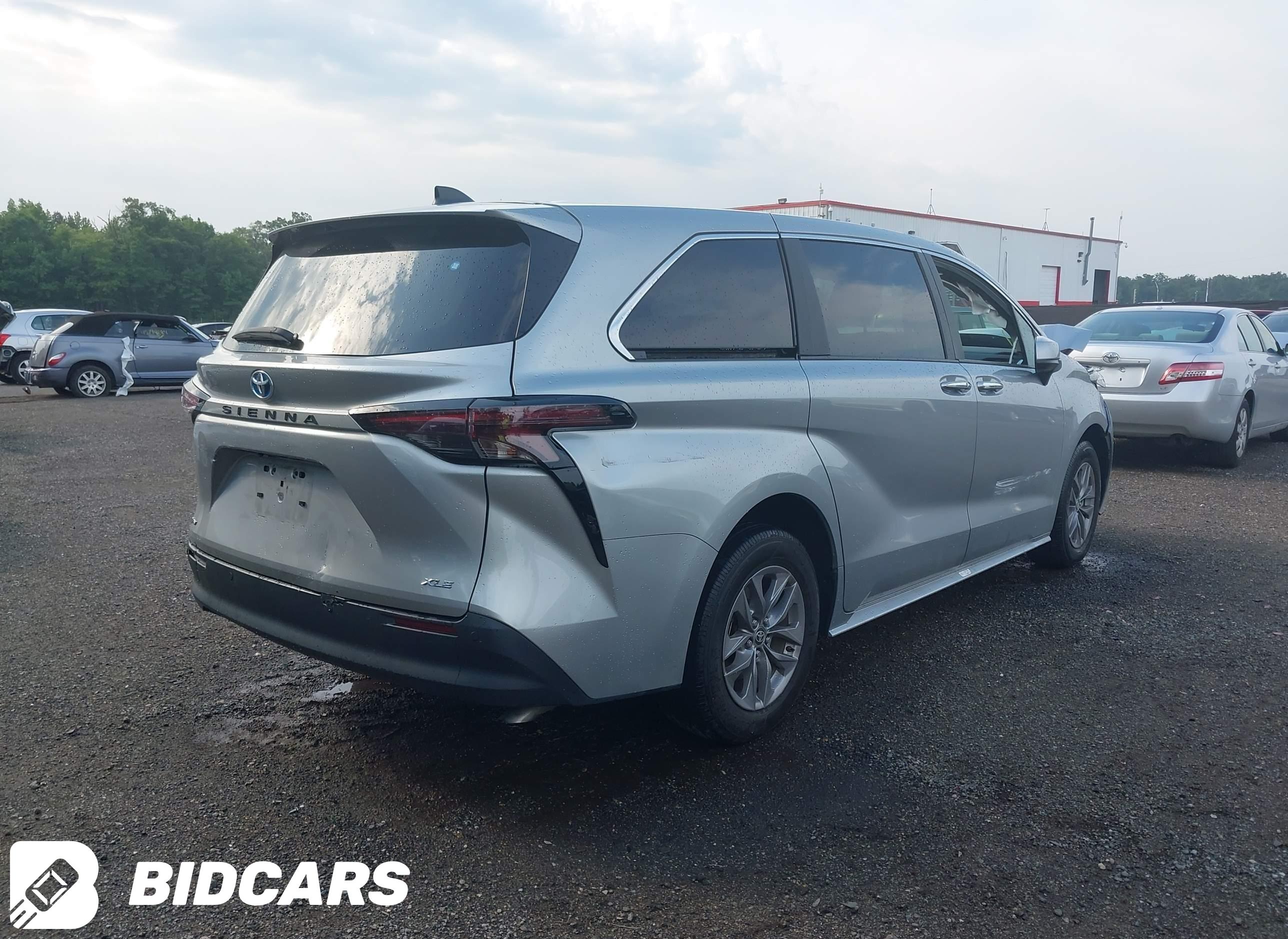 2025 Toyota Sienna, Xle