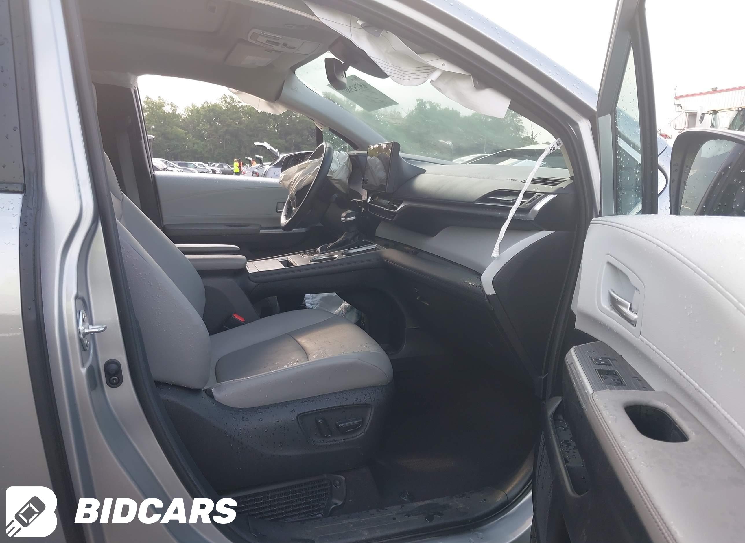 2025 Toyota Sienna, Xle