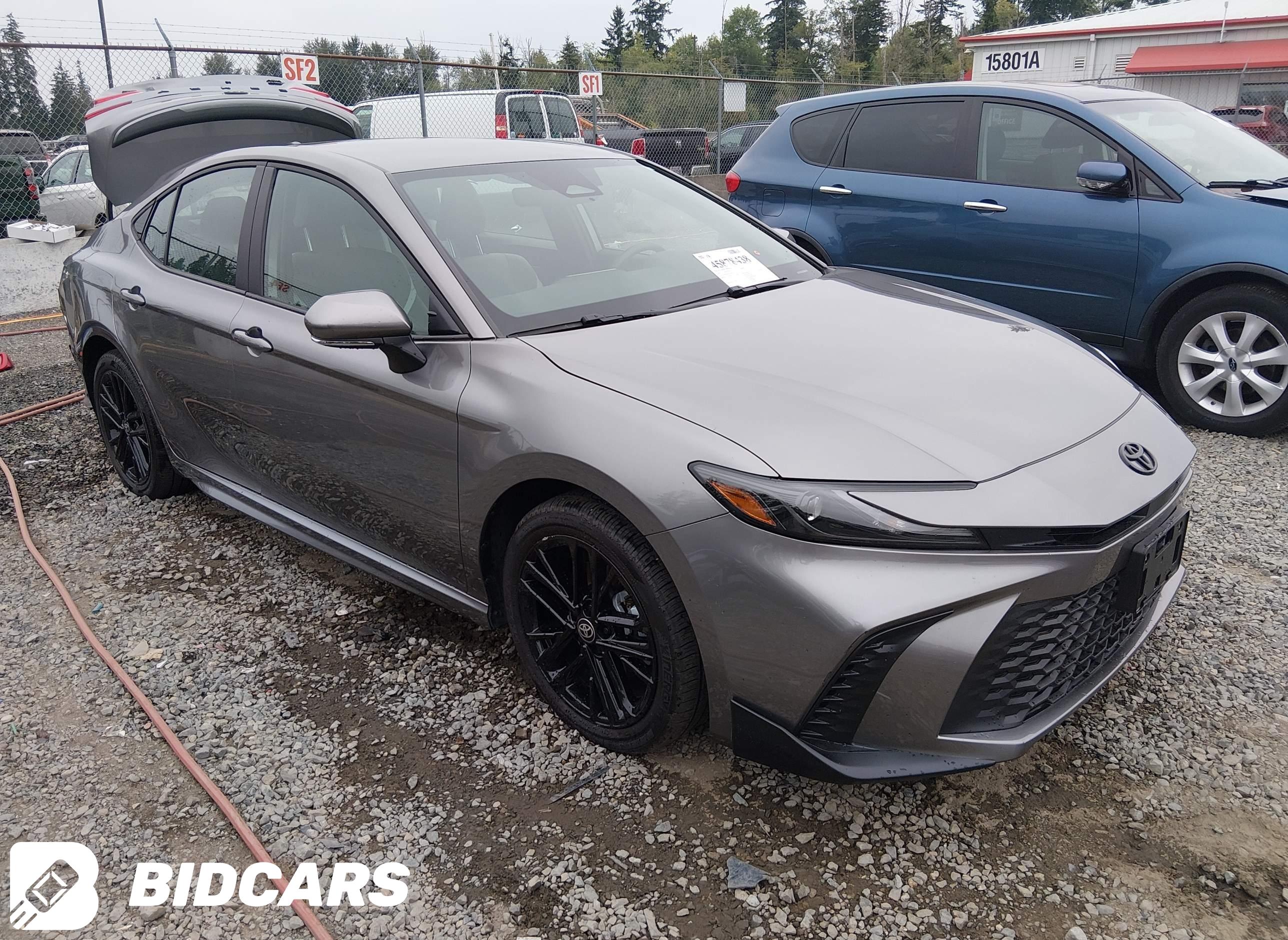 2025 Toyota Camry, SE