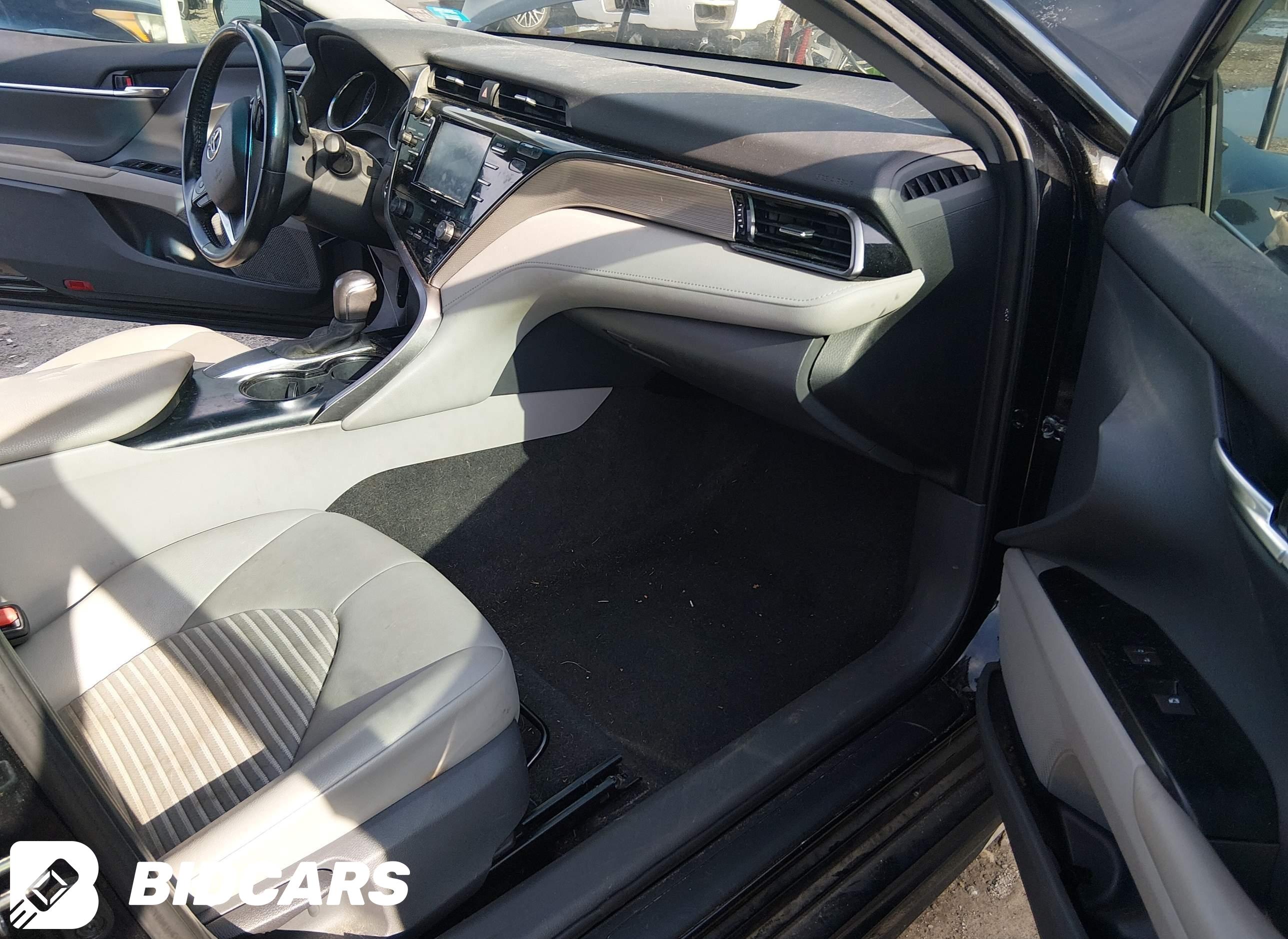 2020 Toyota Camry, SE