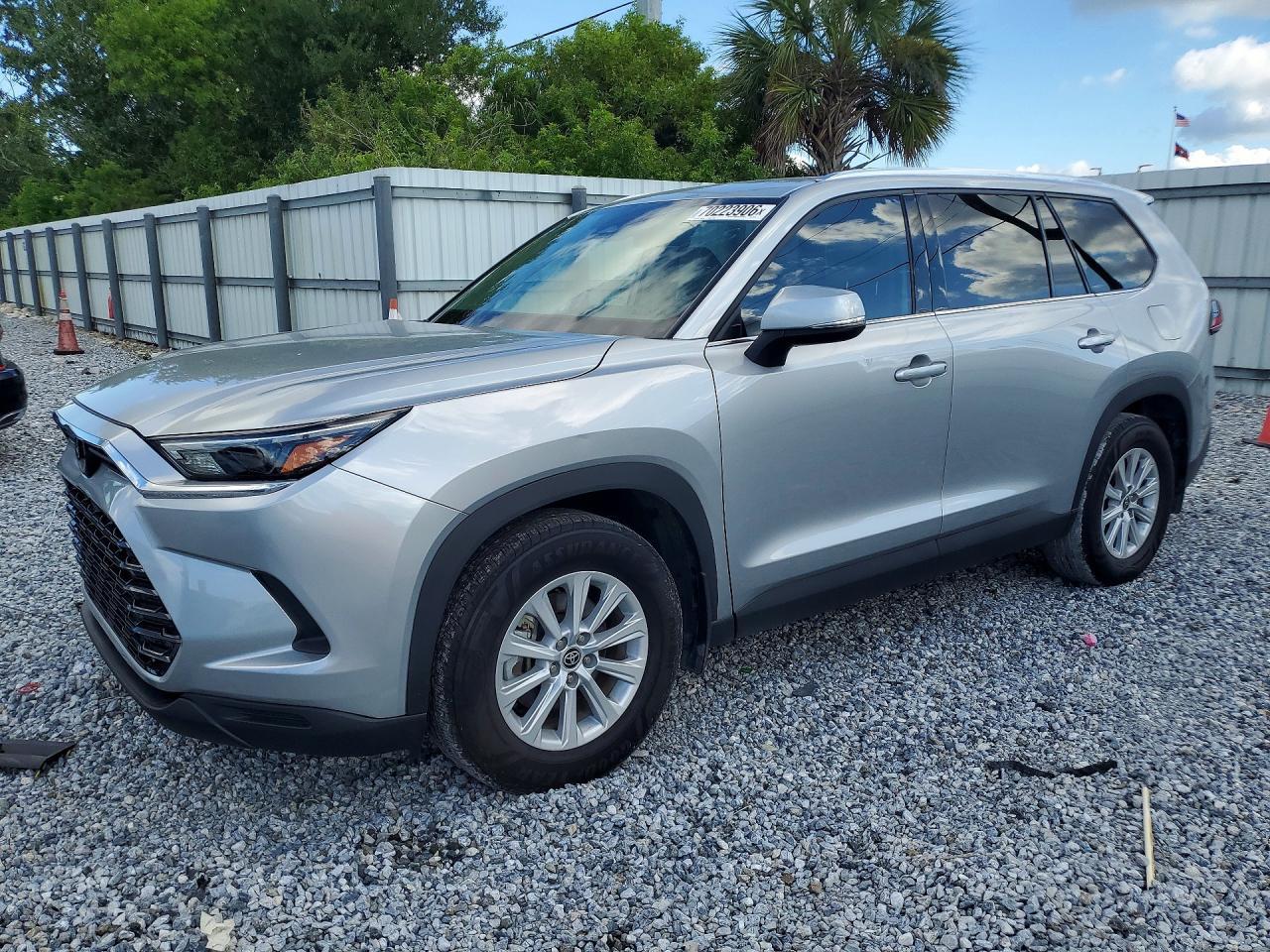 2025 Toyota Grand, Xle
