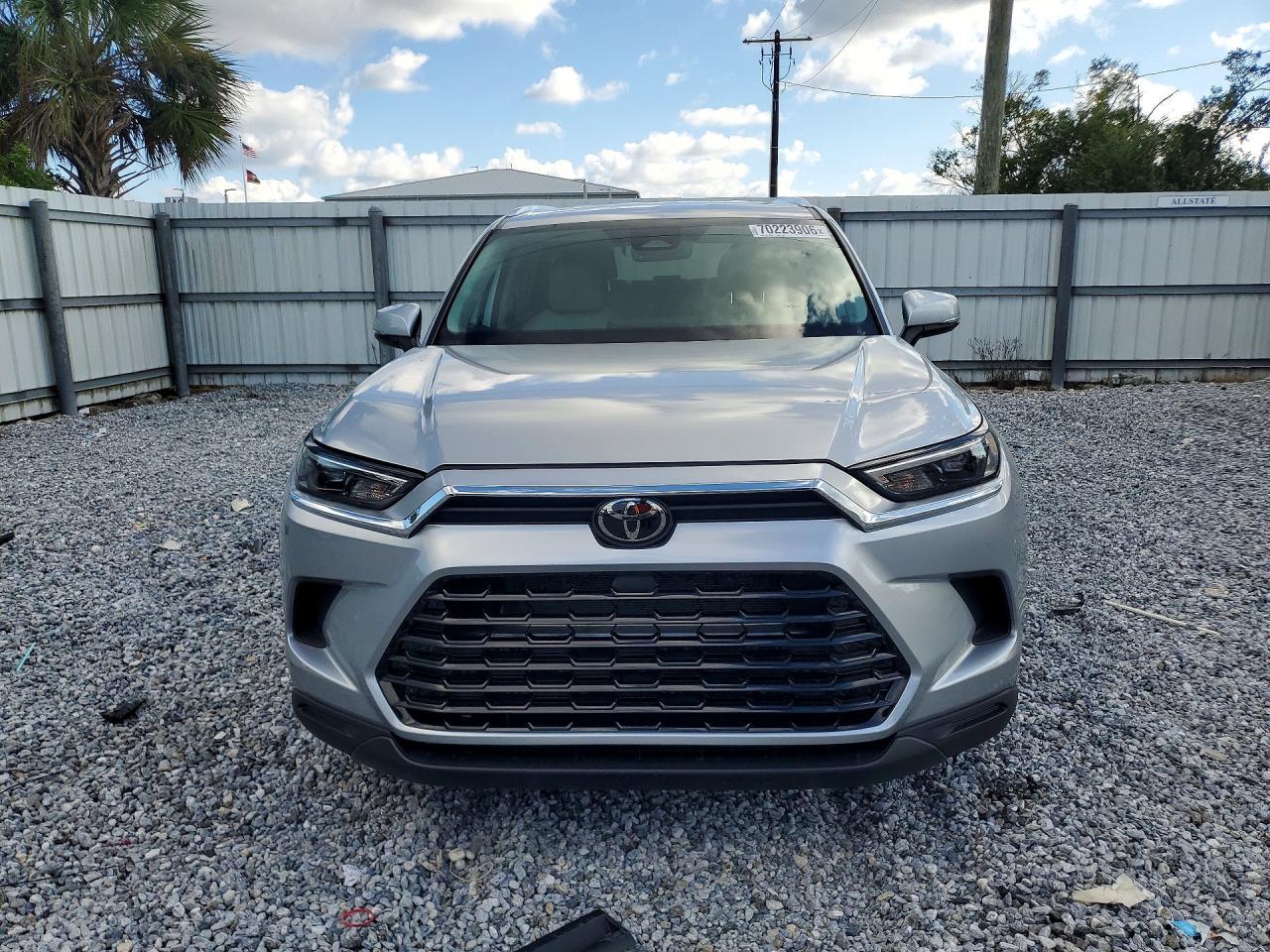 2025 Toyota Grand, Xle