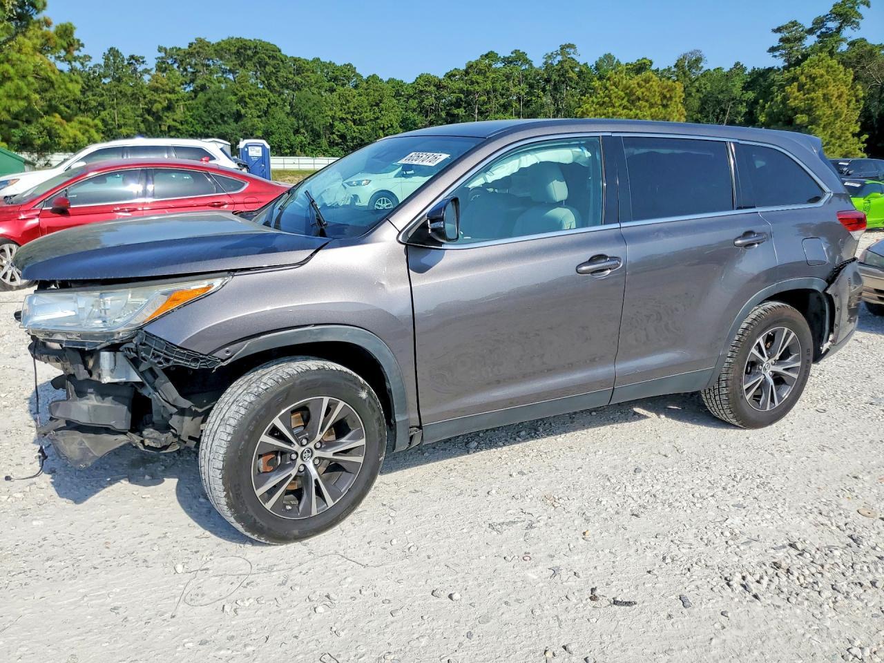 2019 Toyota Highlander, LE