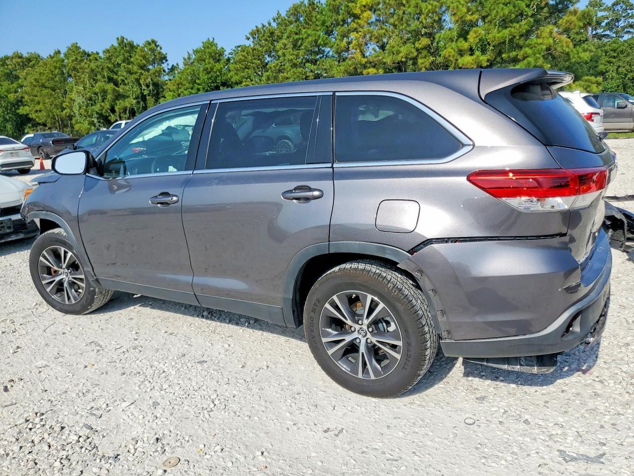 2019 Toyota Highlander, LE