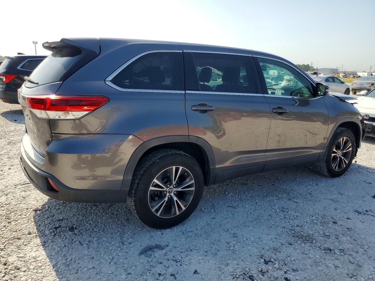 2019 Toyota Highlander, LE