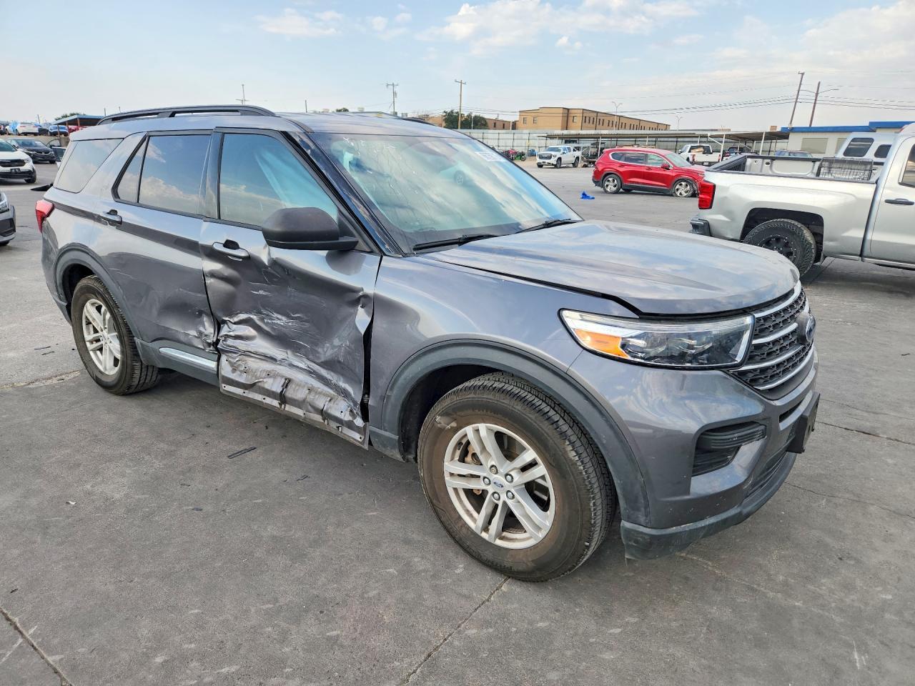 2022 Ford Explorer, Xlt