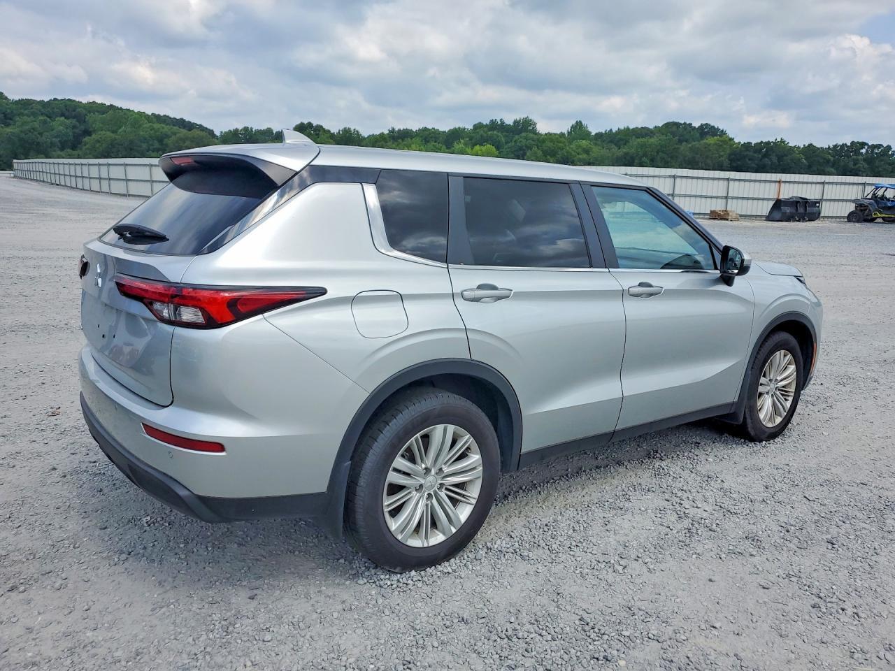 2024 Mitsubishi Outlander, ES