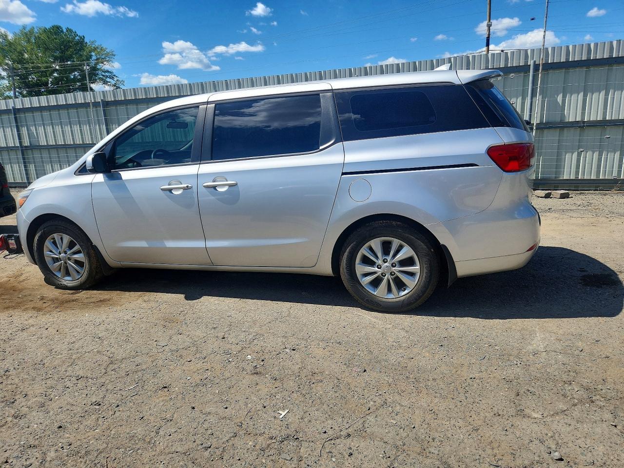 2017 KIA Sedona, L