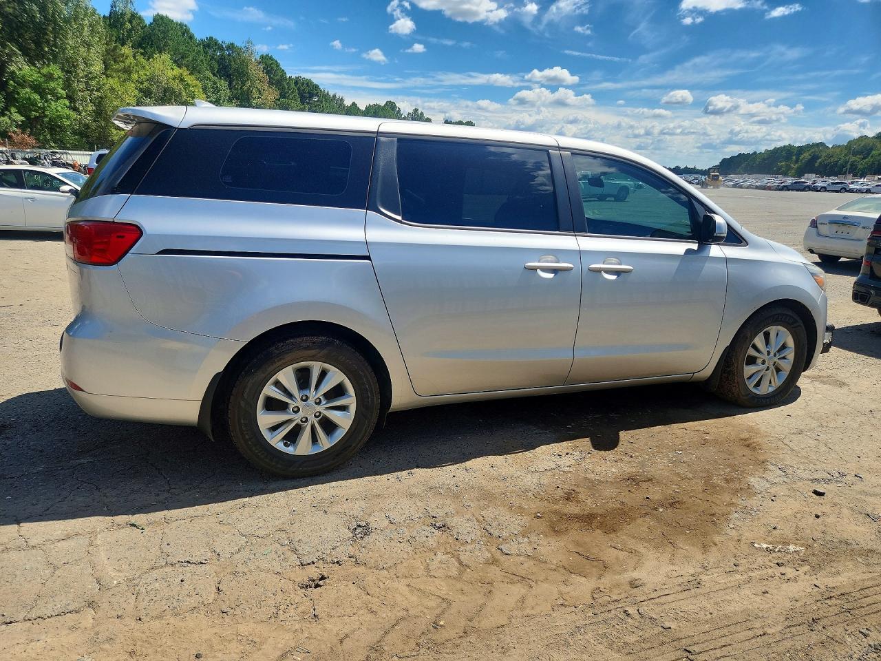 2017 KIA Sedona, L