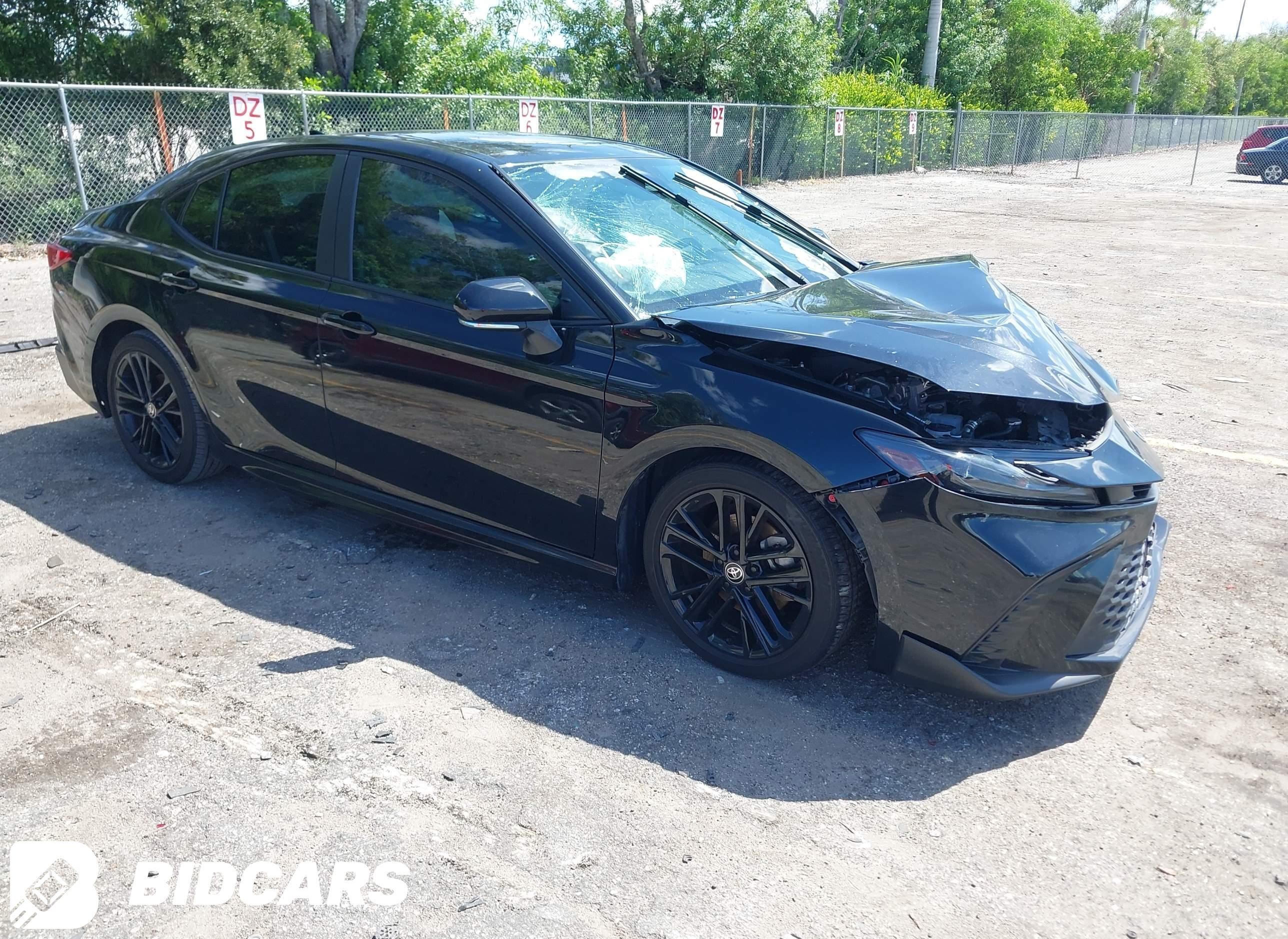 2025 Toyota Camry, SE