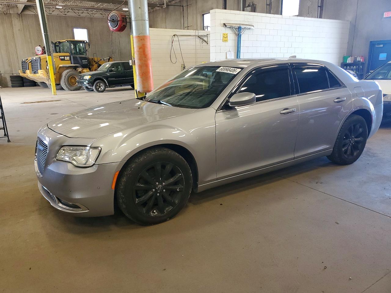 2017 Chrysler 300, Limited