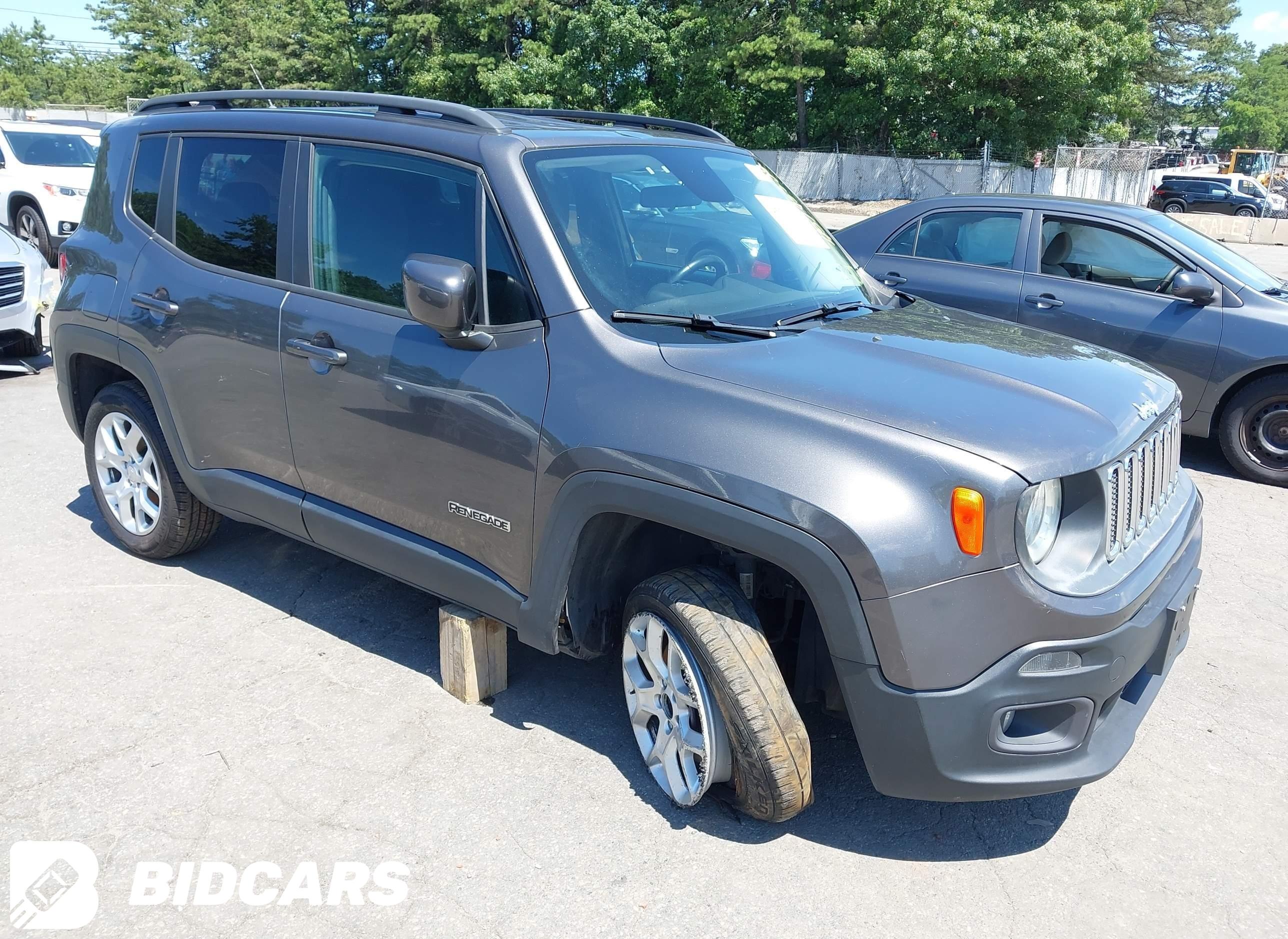 2016 Jeep Renegade, Latitude