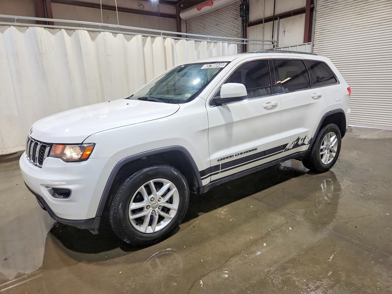 2018 Jeep Grand Cherokee, Laredo