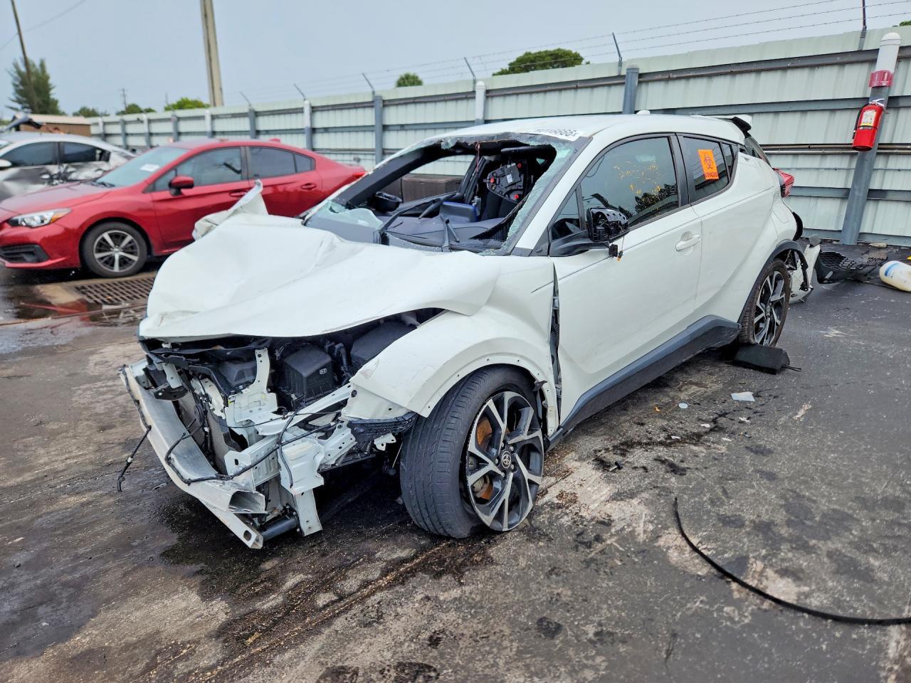 2020 Toyota C-HR, Xle