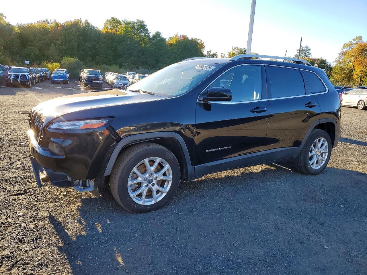 2017 Jeep Cherokee, Latitude