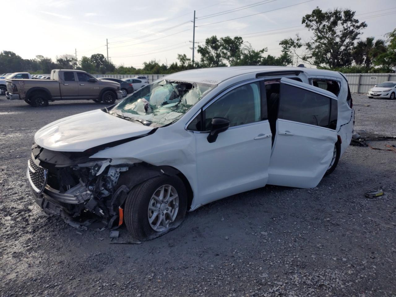 2026 Chrysler Pacifica, Select