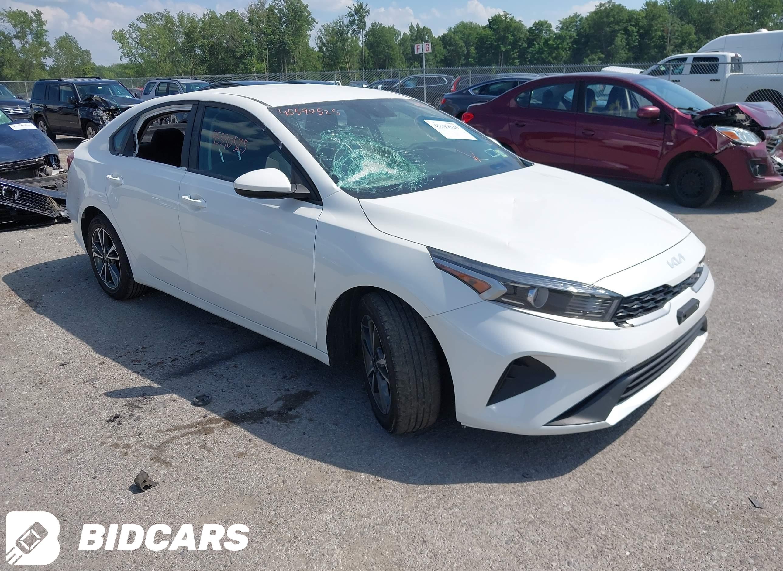 2023 KIA Forte, Lxs