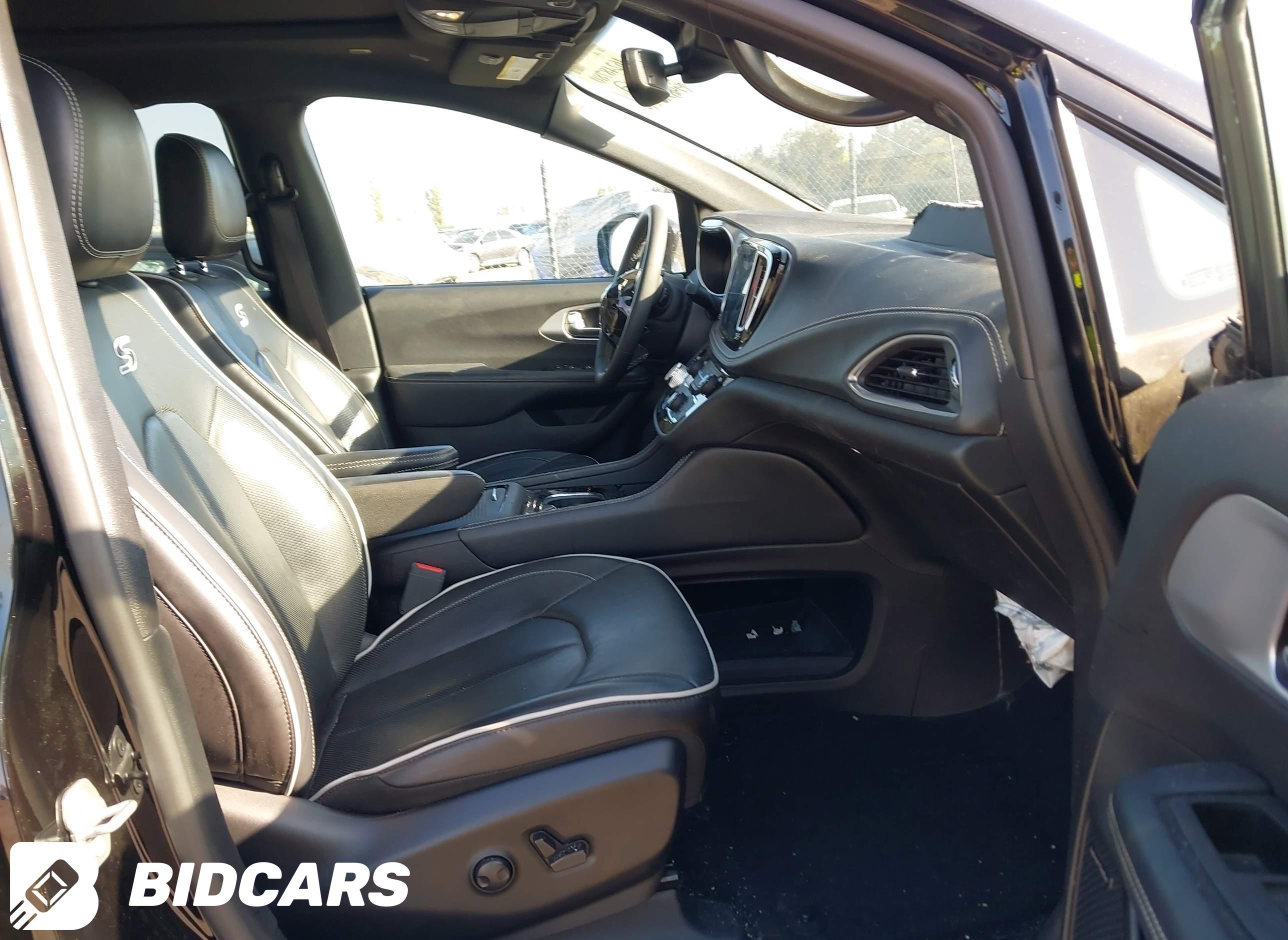 2025 Chrysler Pacifica, Limit...
