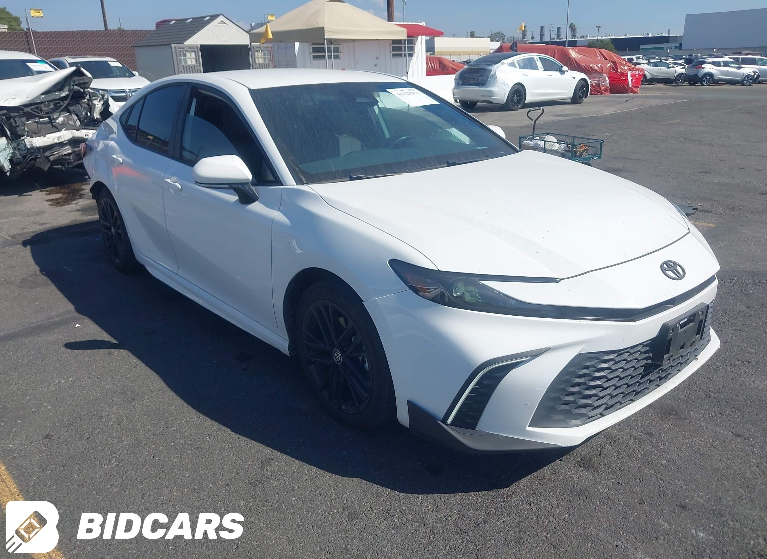 2025 Toyota Camry, SE
