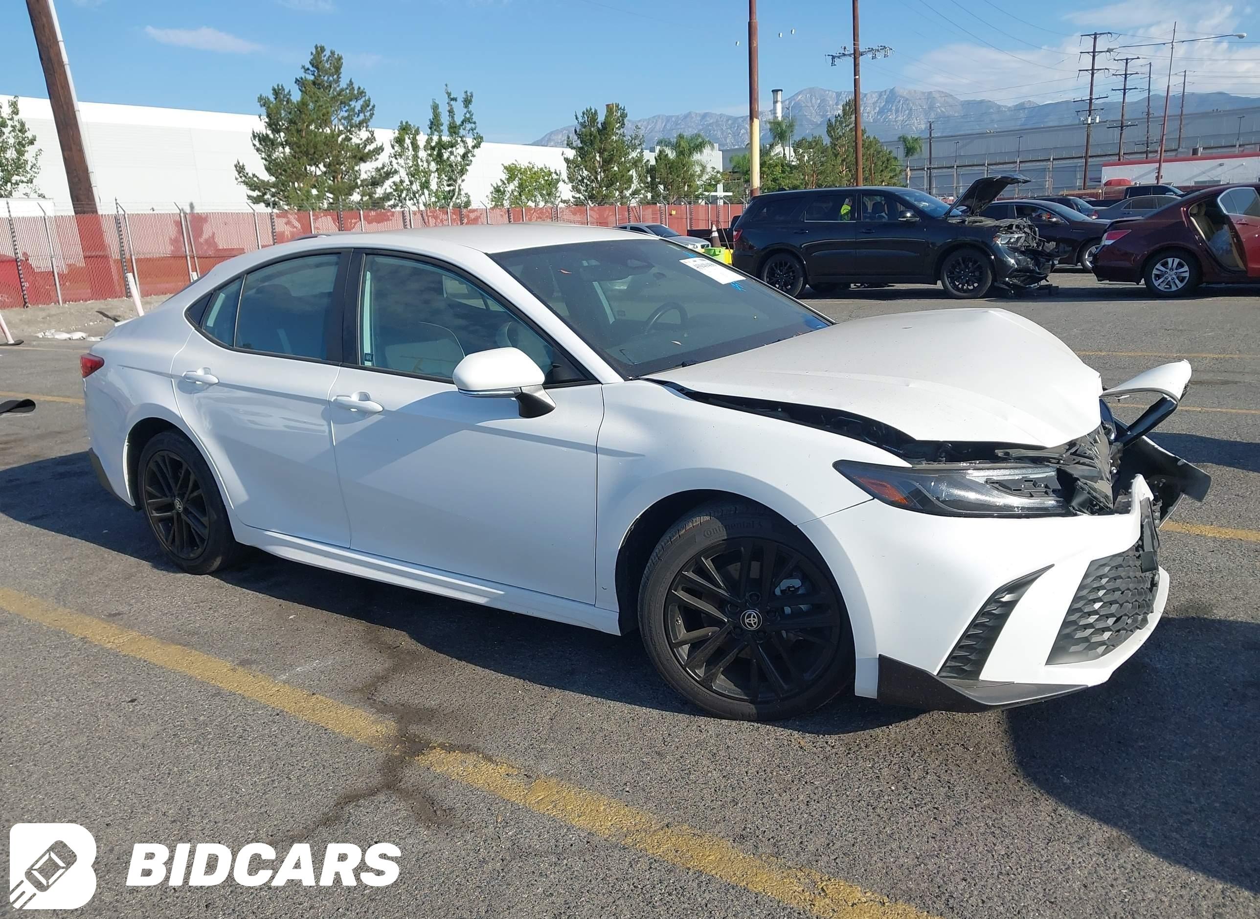 2025 Toyota Camry, SE