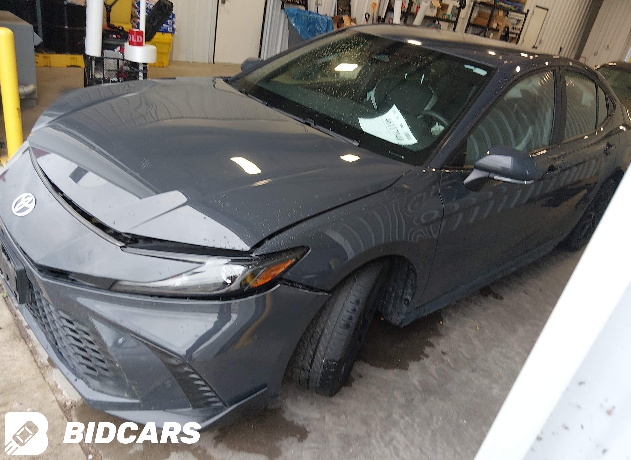 2025 Toyota Camry, SE