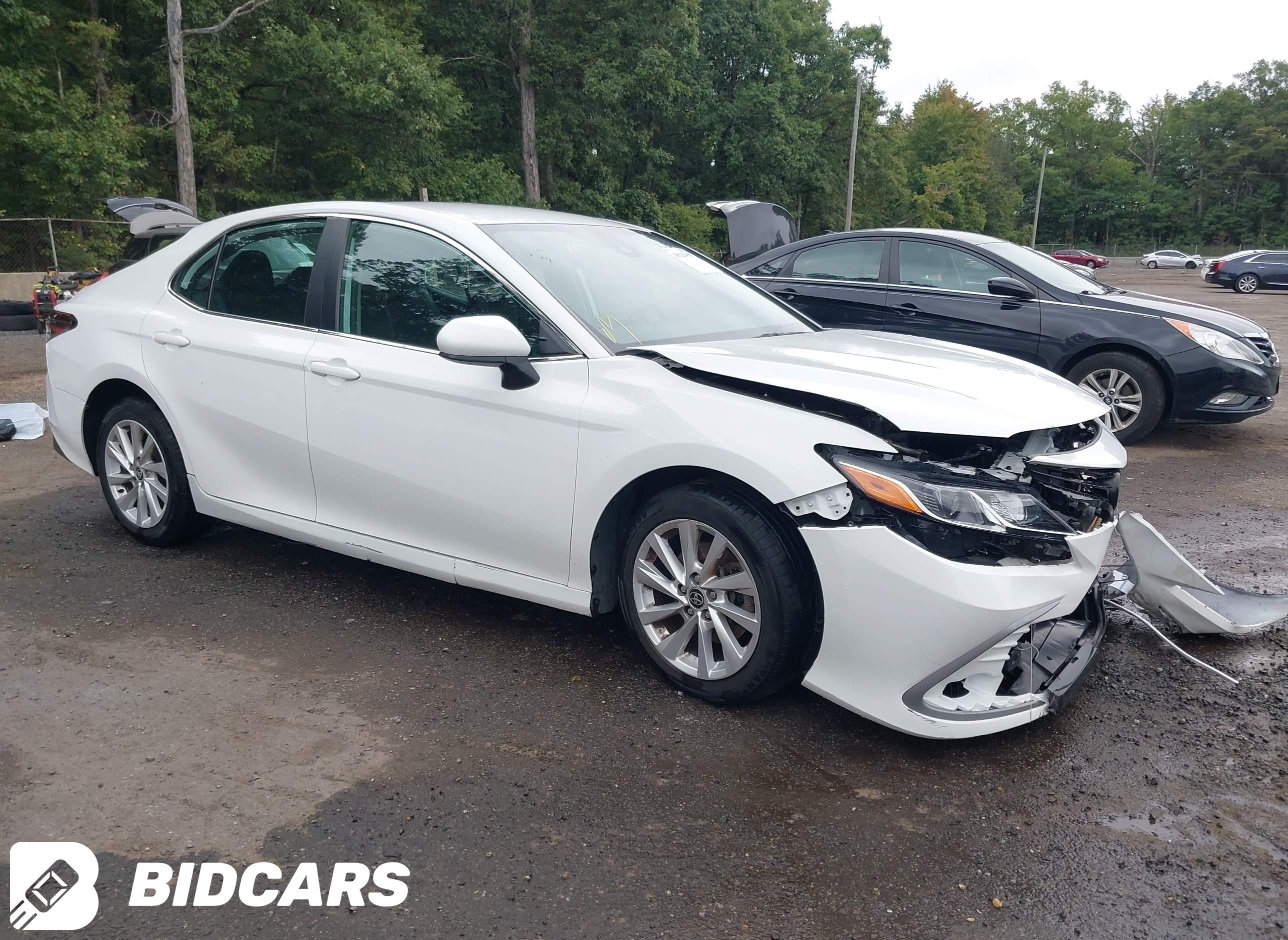 2024 Toyota Camry, LE