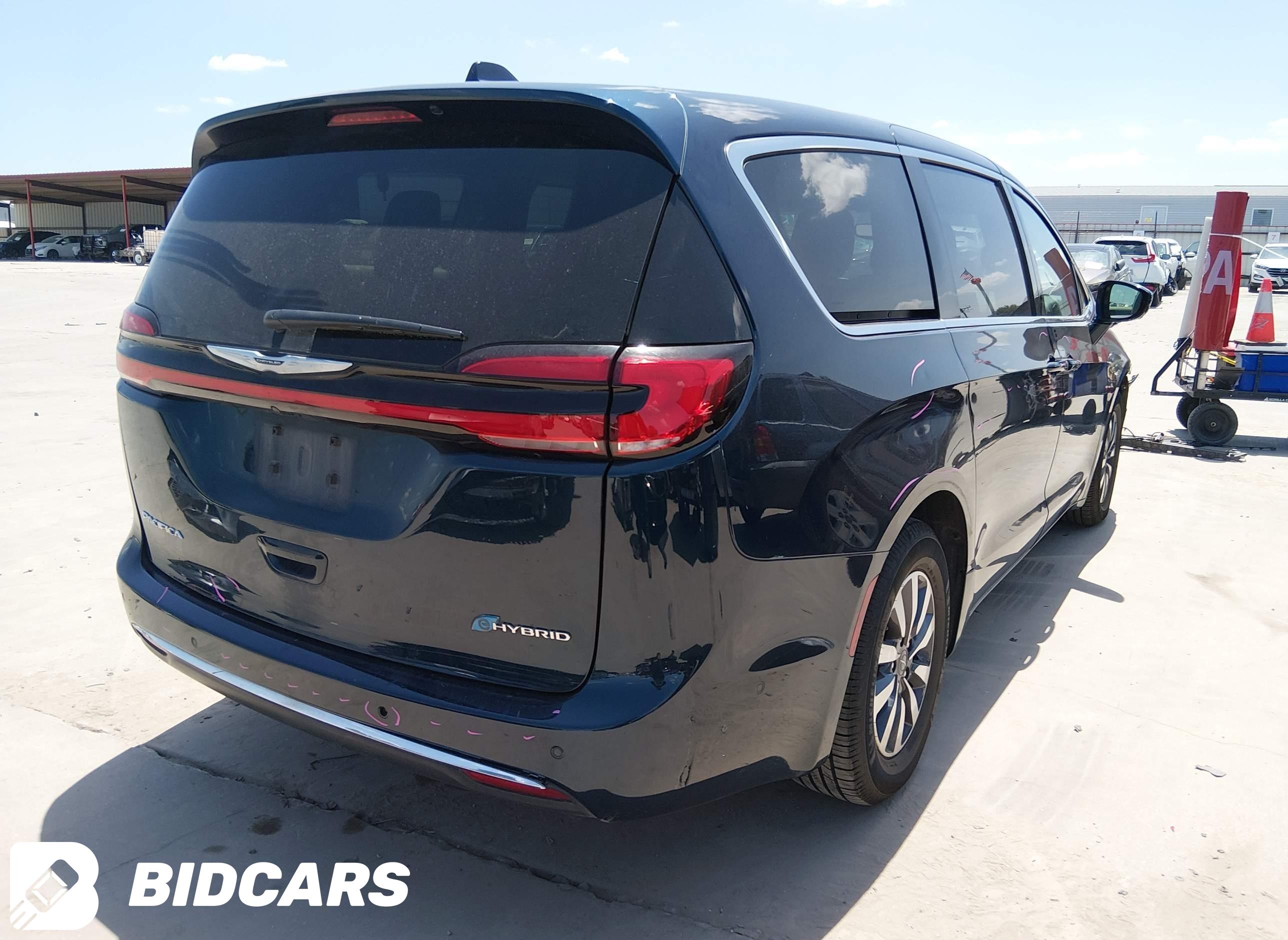 2022 Chrysler Pacifica Hybrid...