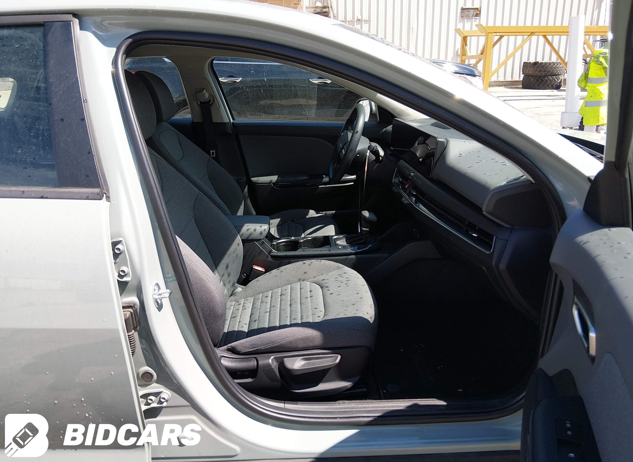 2025 KIA K4, EX