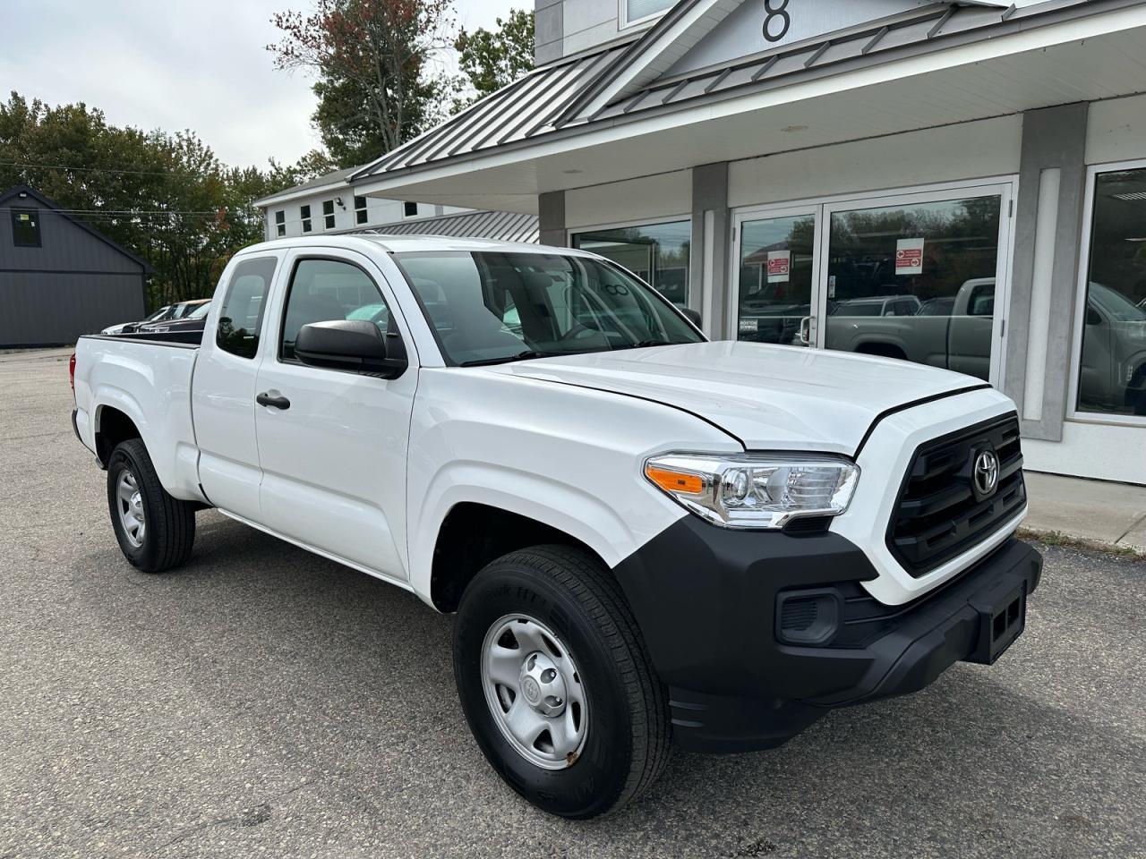 2016 Toyota Tacoma, SR