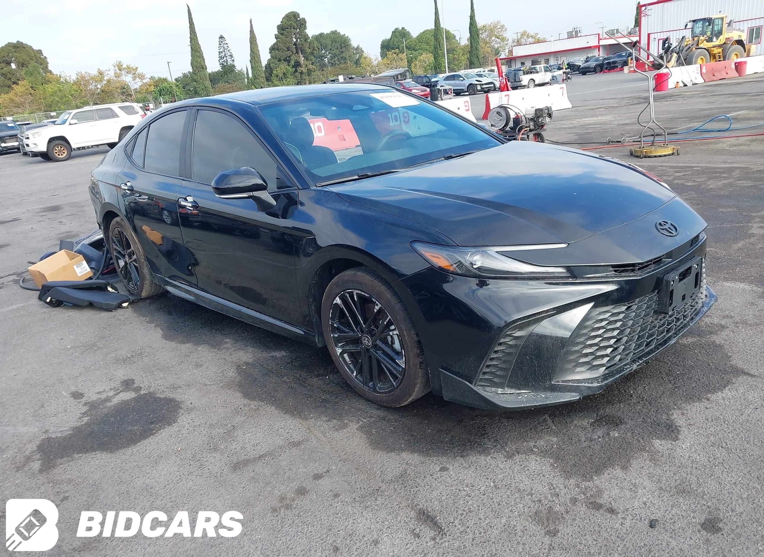 2025 Toyota Camry, SE