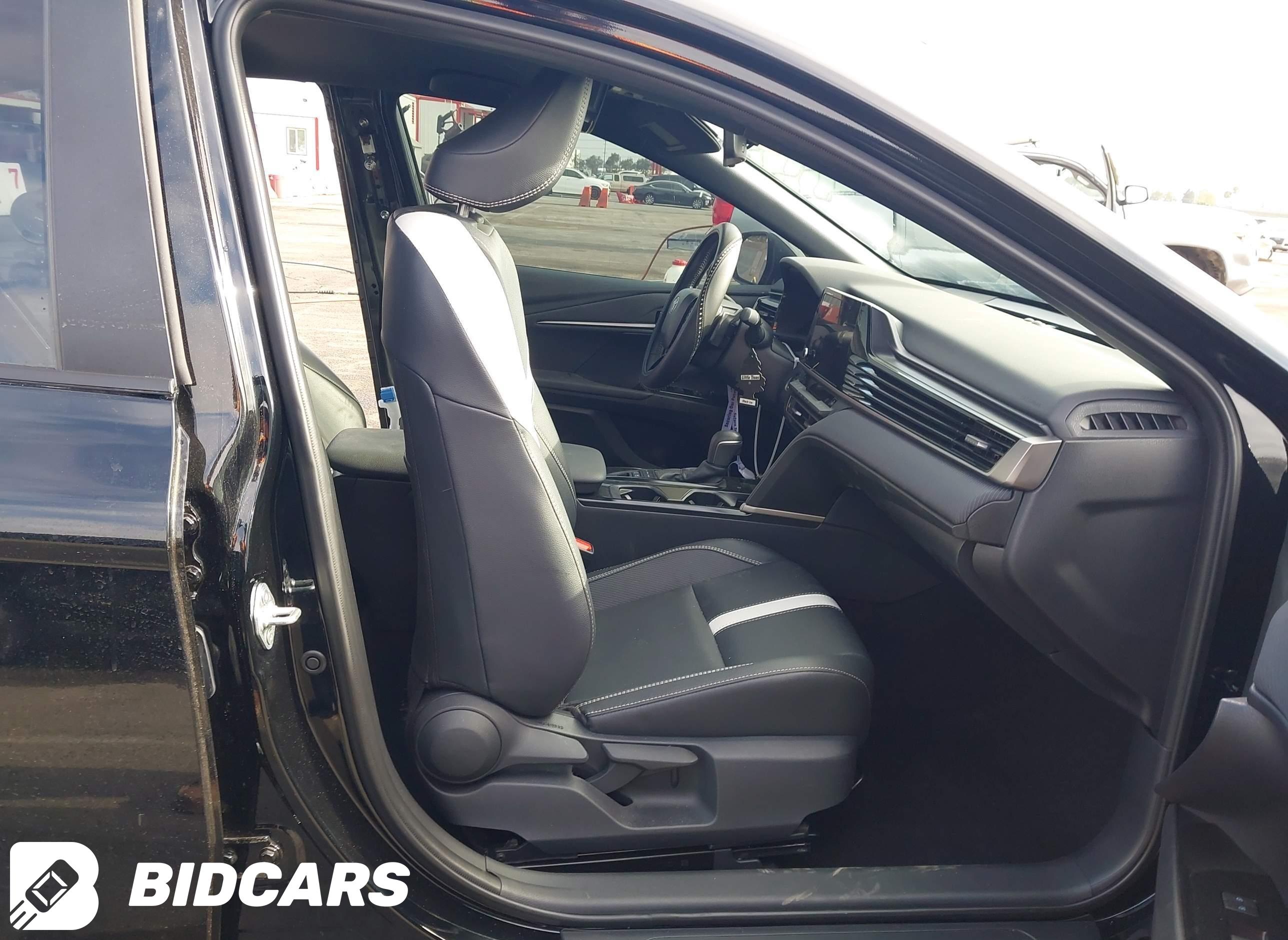 2025 Toyota Camry, SE
