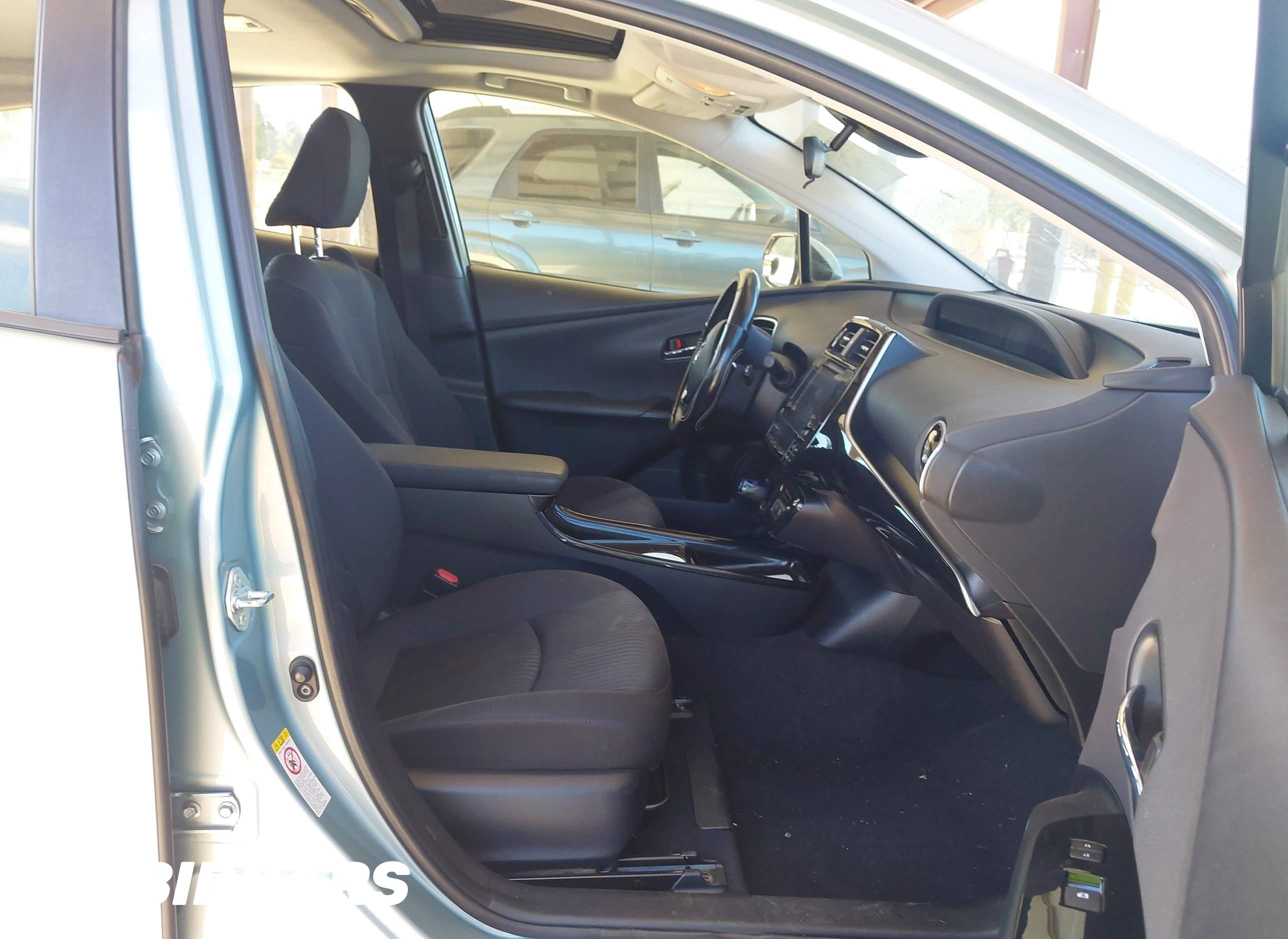 2016 Toyota Prius, Three