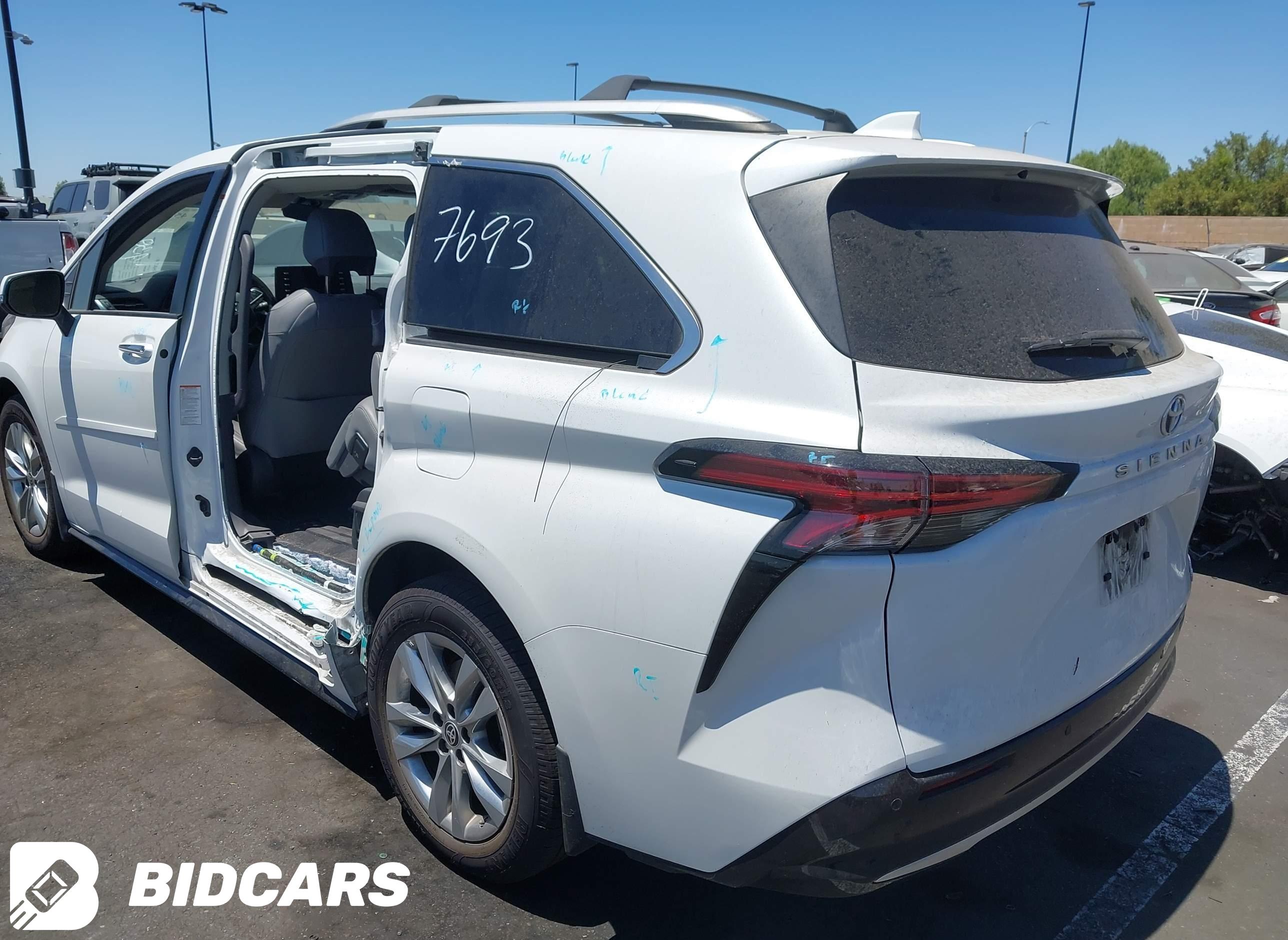 2022 Toyota Sienna, Limited