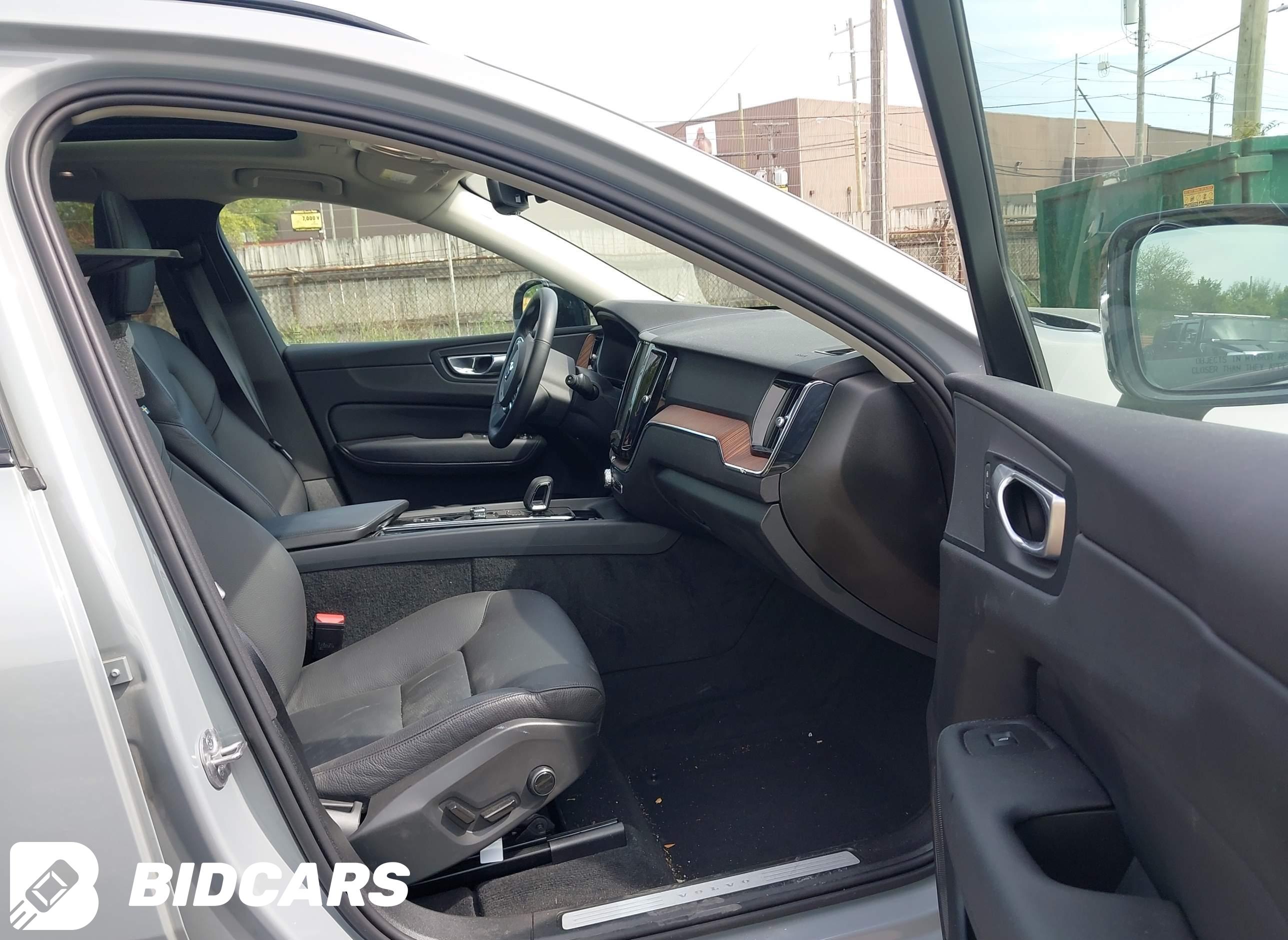 2024 Volvo XC60, B5 Plus Dark...
