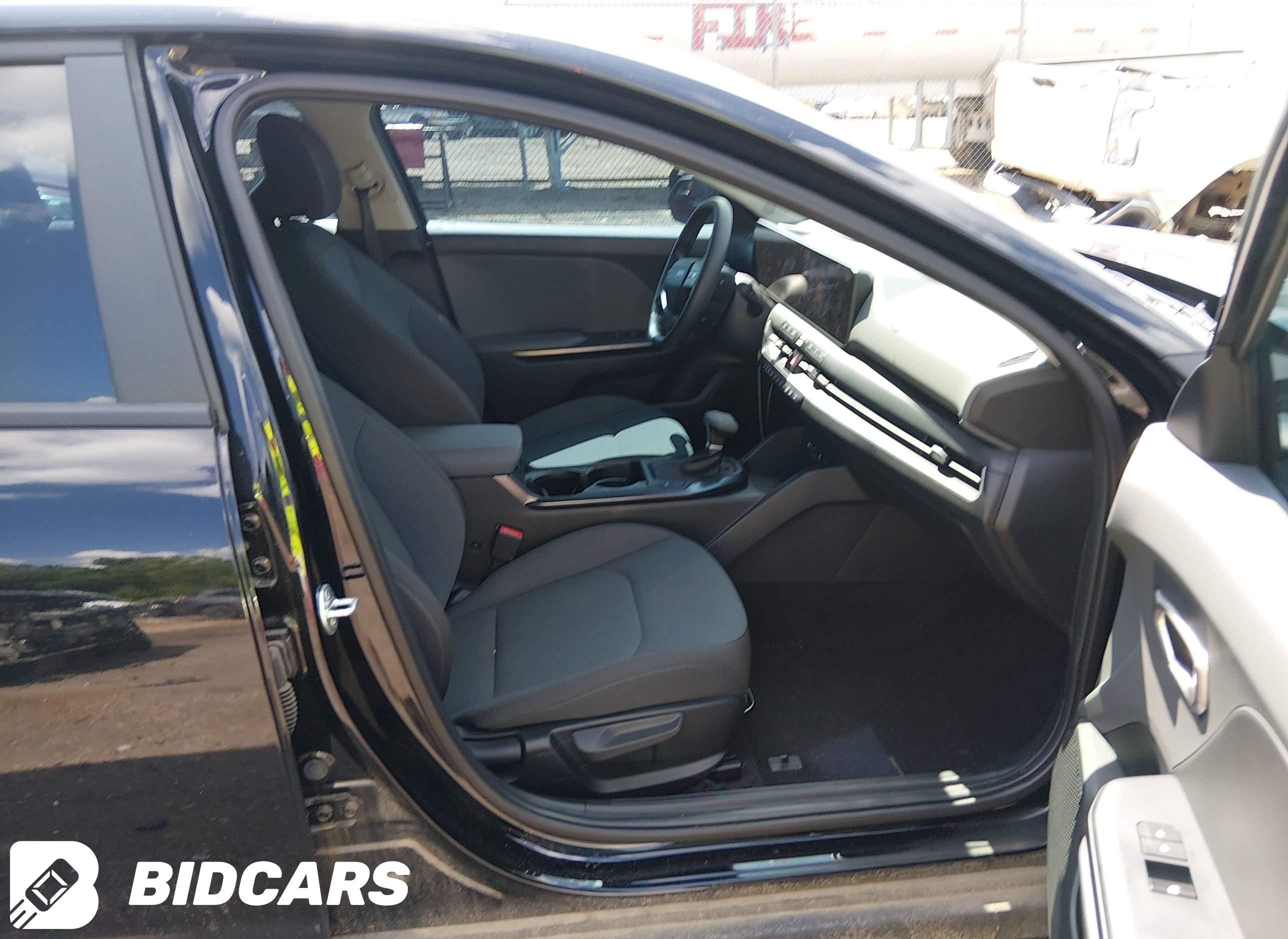 2025 KIA K4, Lxs