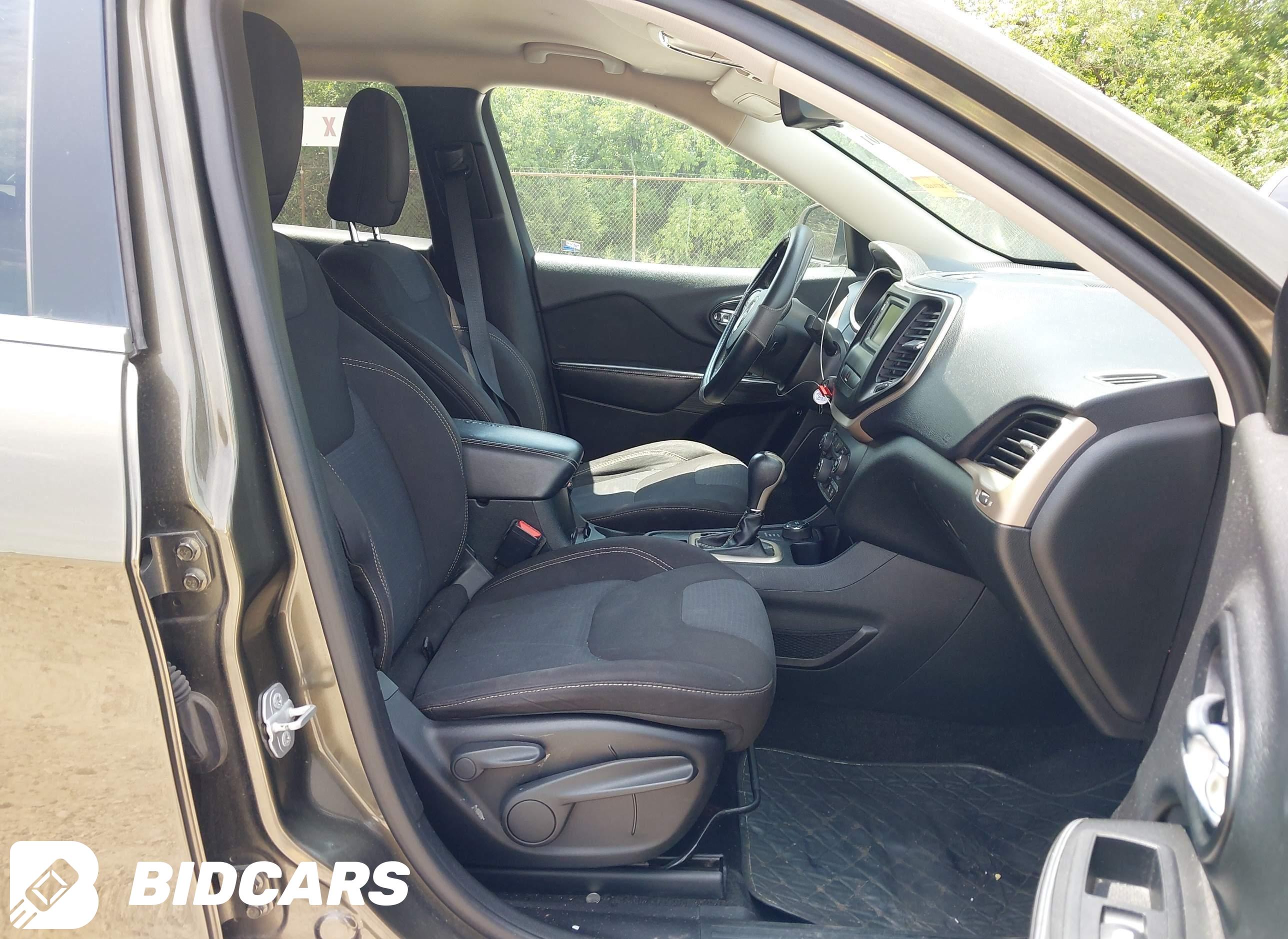 2015 Jeep Cherokee, Latitude