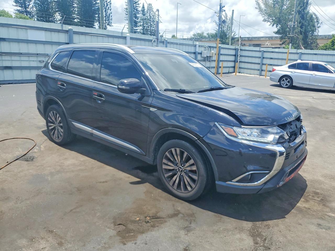 2020 Mitsubishi Outlander, SE