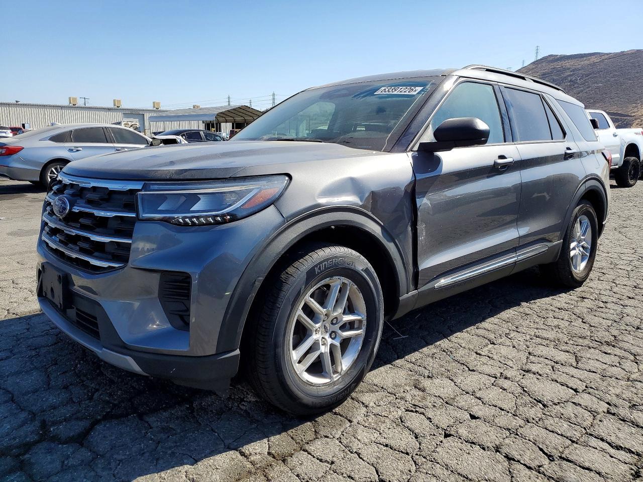2025 Ford Explorer, Active