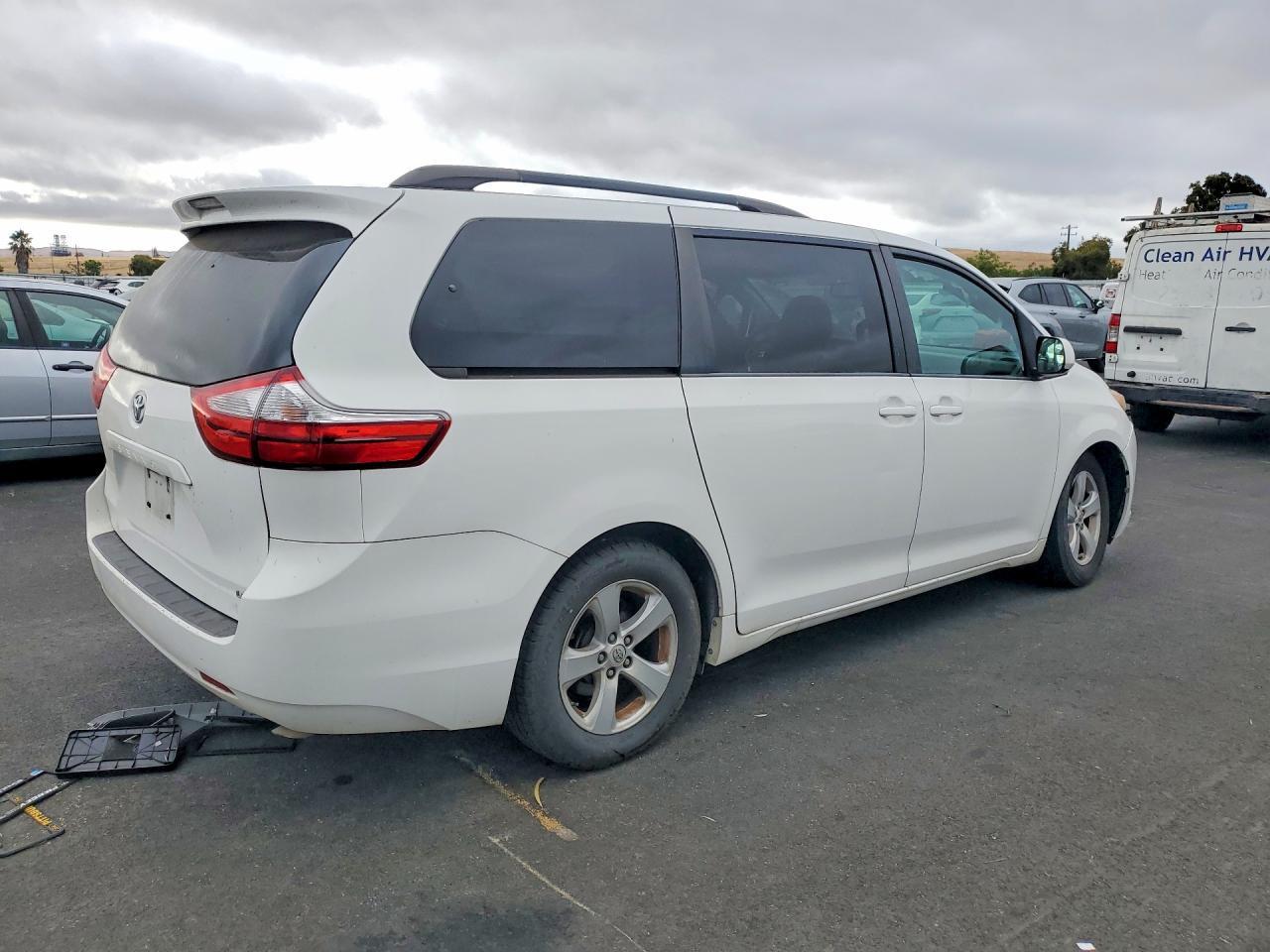 2015 Toyota Sienna, LE