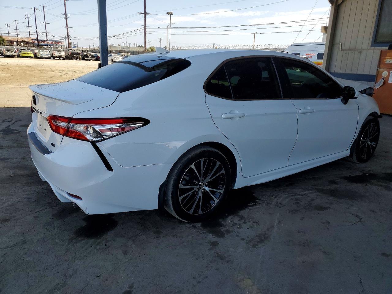2020 Toyota Camry, SE