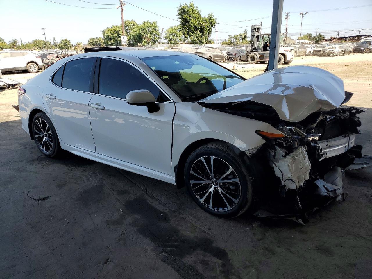 2020 Toyota Camry, SE