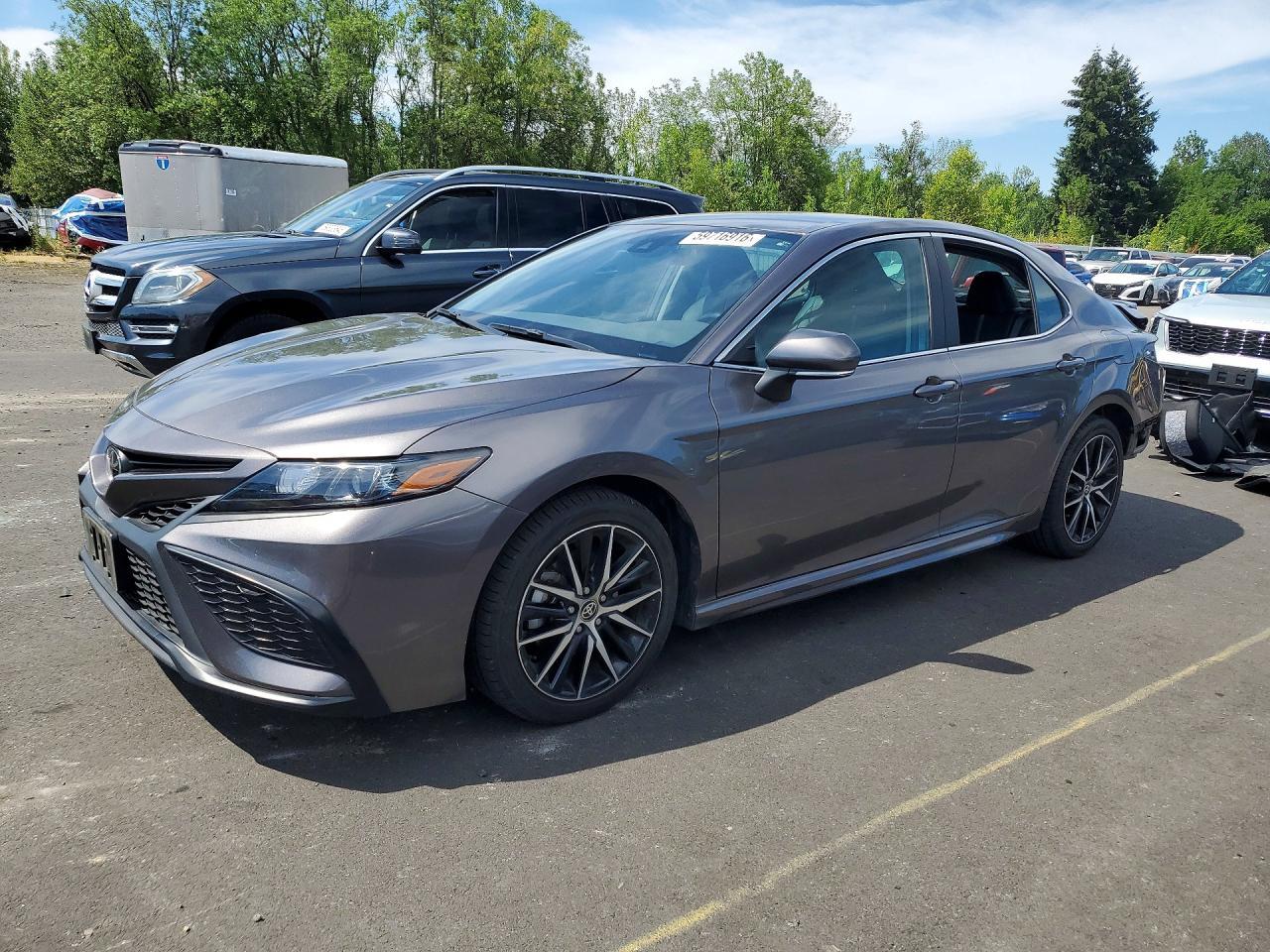 2022 Toyota Camry, SE