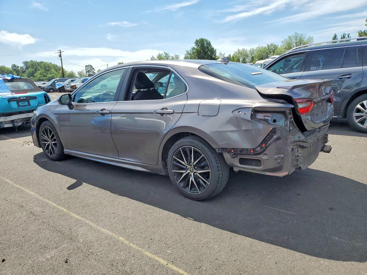 2022 Toyota Camry, SE