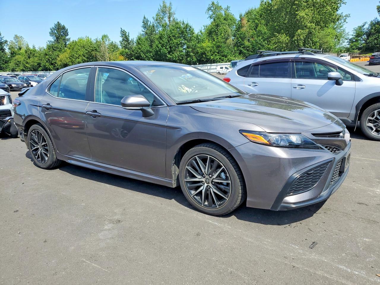 2022 Toyota Camry, SE
